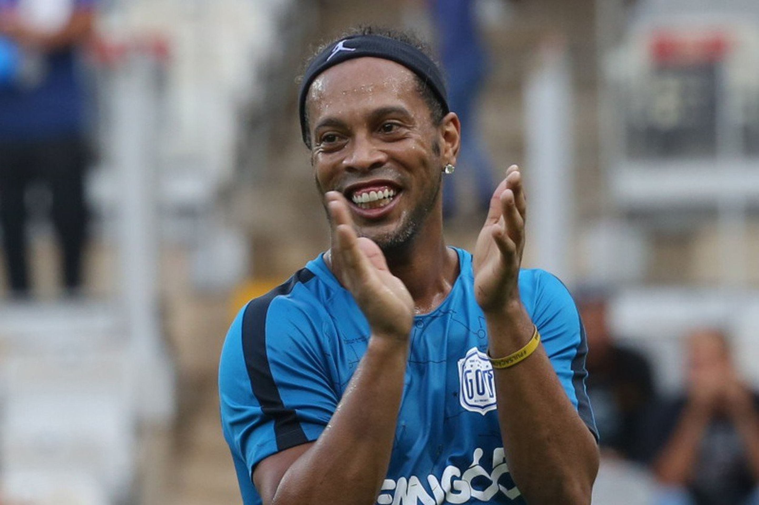 Ronaldinho - GALERIE: Legendární fotbalista Ronaldinho a jeho dvě snoubenky (5/7)