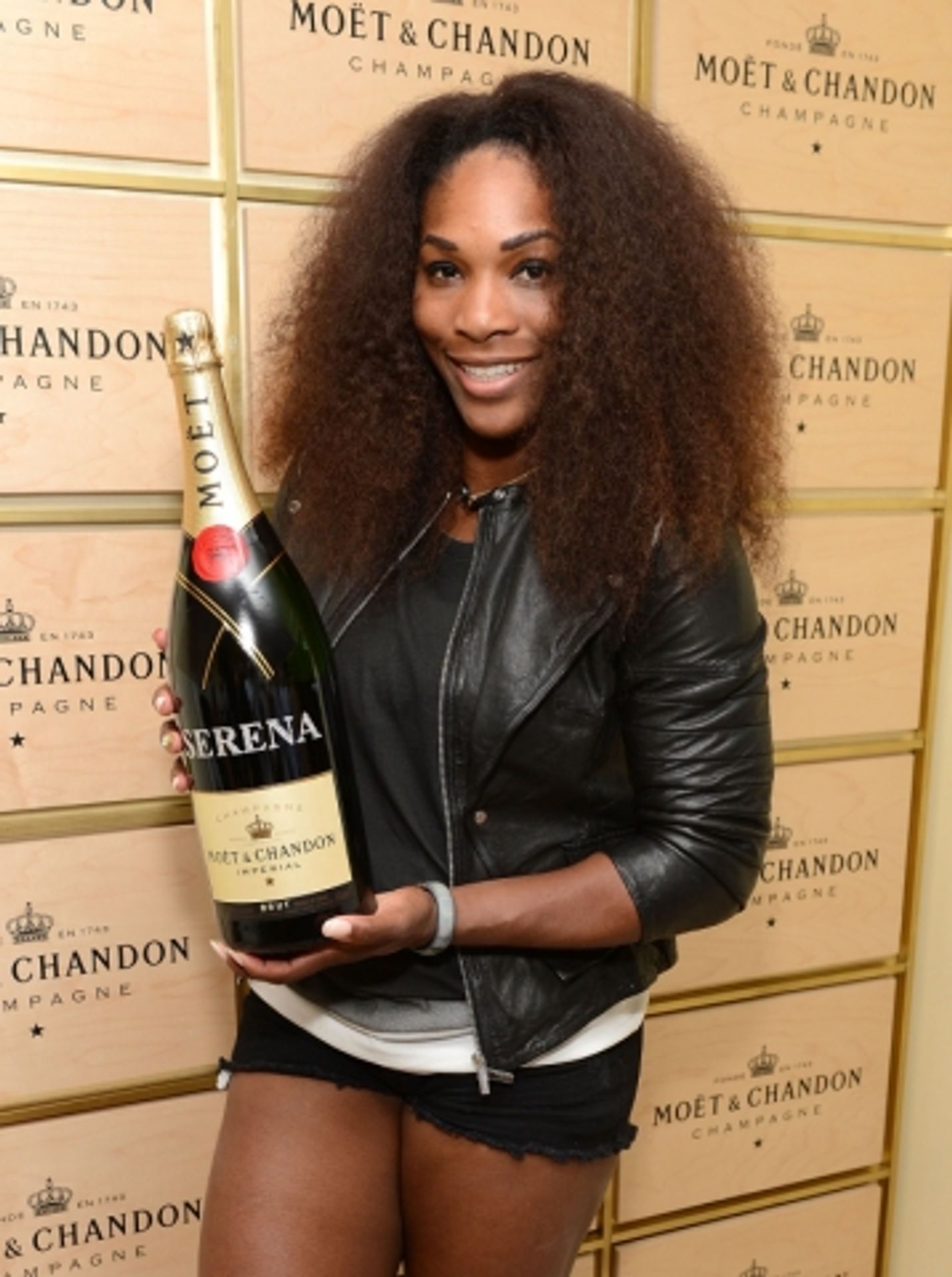 Serena šampáňo - GALERIE: Serena Williams pózuje před mrakodrapy (12/14)