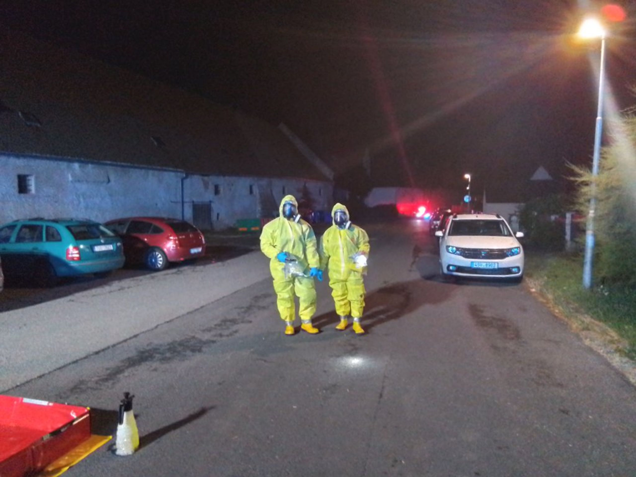 Zásah hasičů v Ploskovicích - Zásah hasičů u podezřelého balíčku (5/5)