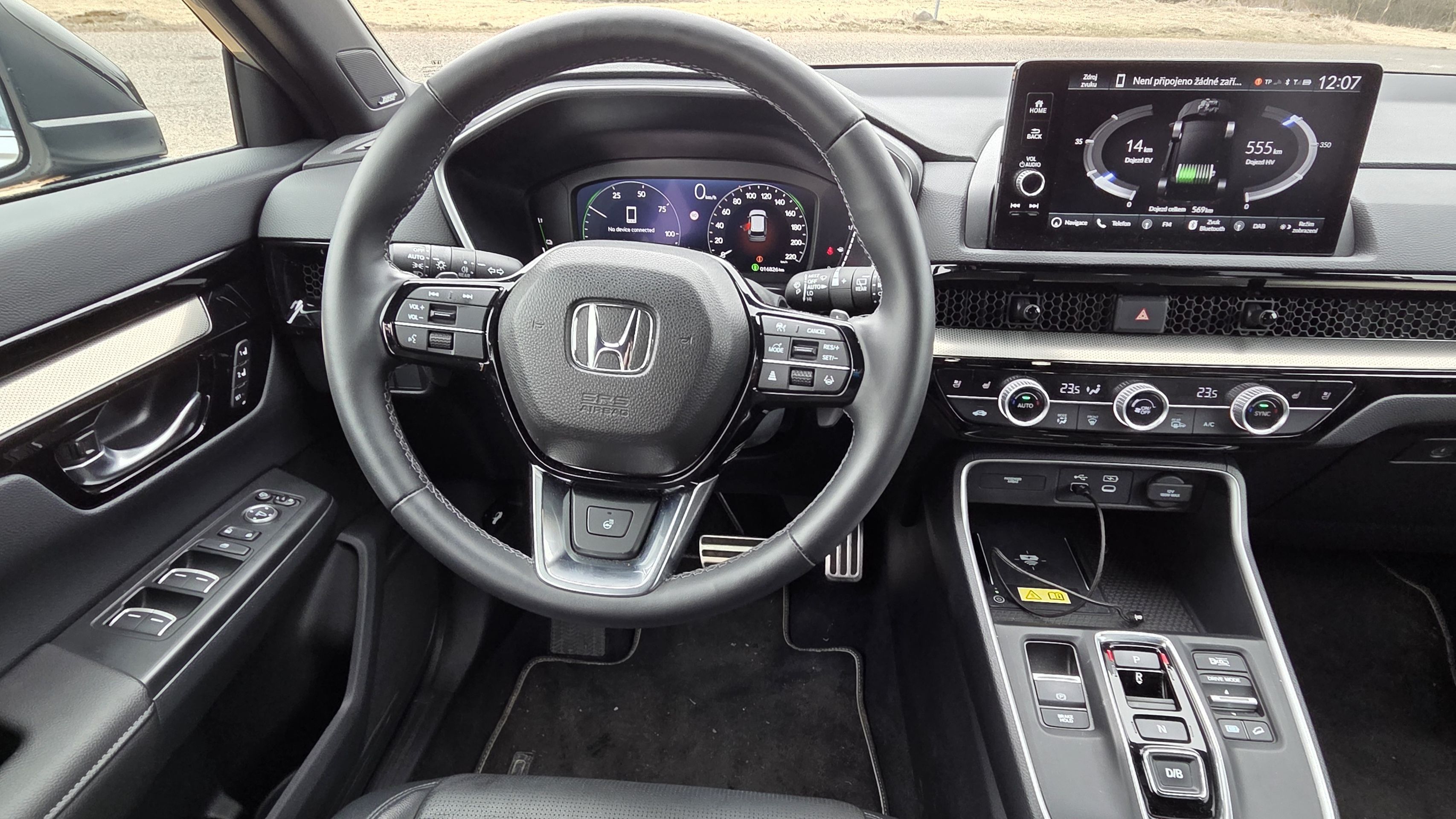Interiér Hondy CR-V nese prvky prémiového zpracování - Honda CR-V e:PHEV (7/9)