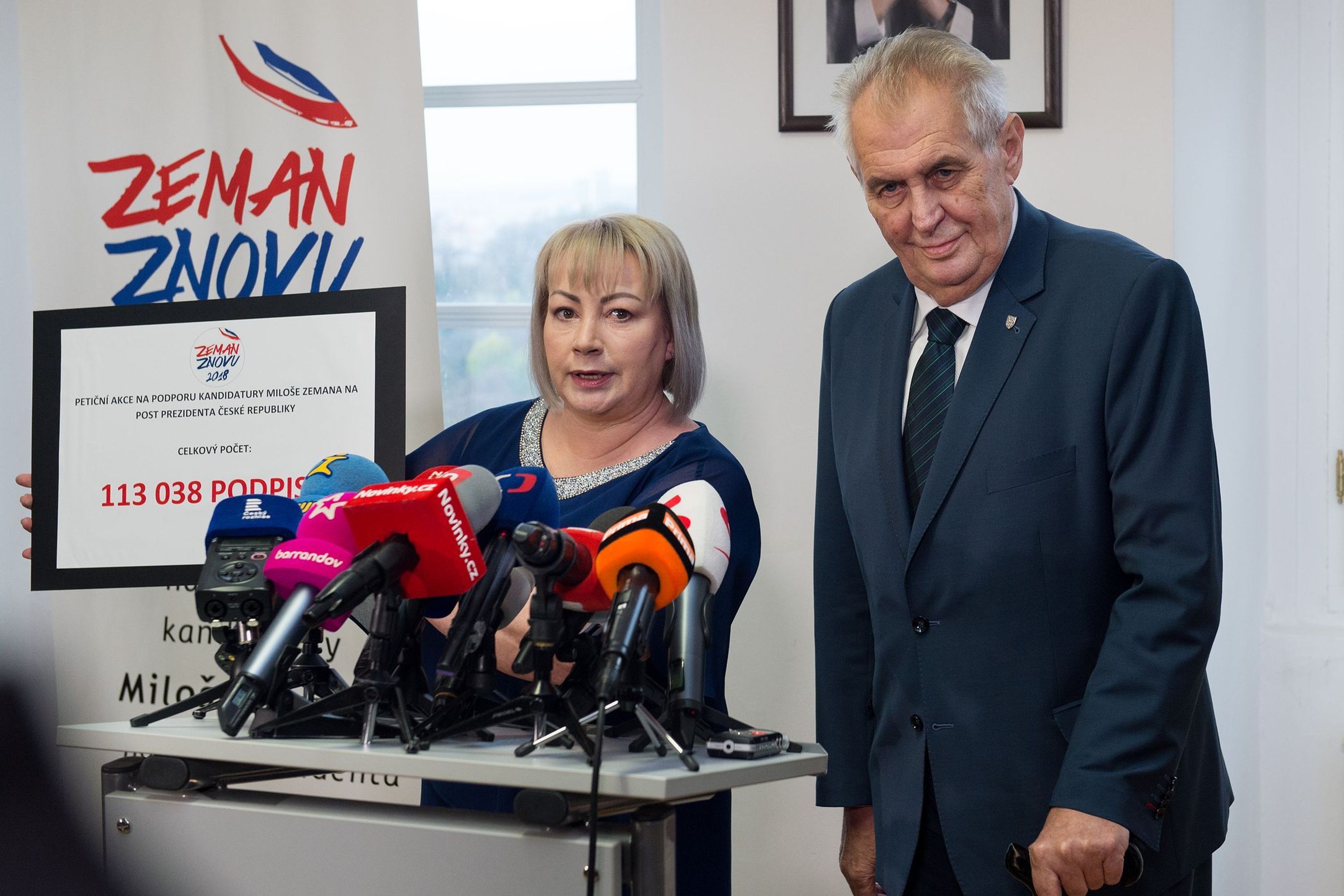 Miloš Zeman na tiskové konferenci ke své kandidatuře - 6 - GALERIE: Miloš Zeman promluvil o své kandidatuře (1/9)