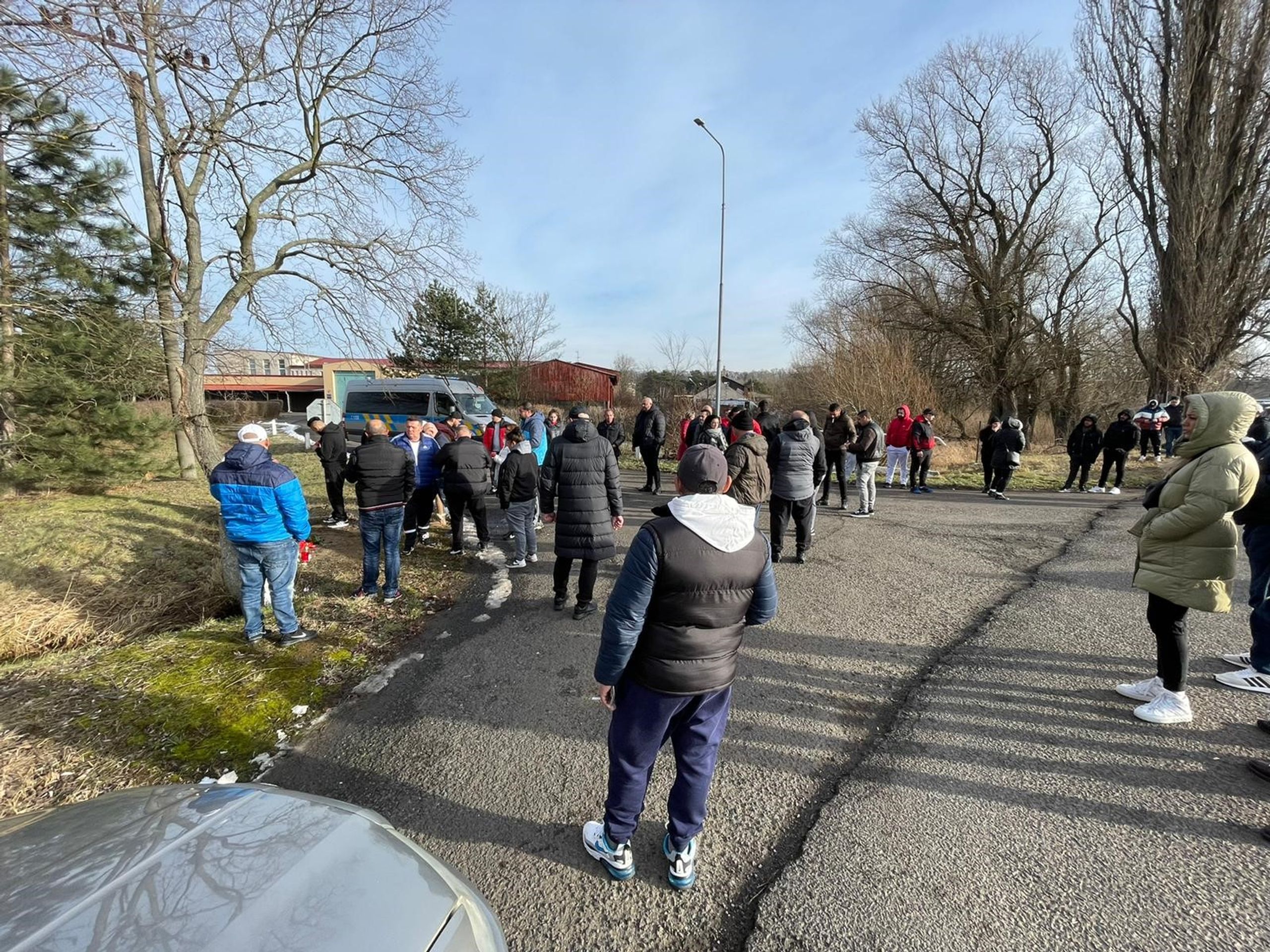 Protest před věznicí Nové Sedlo - Protest příbuzných mrtvého vězně (11/11)