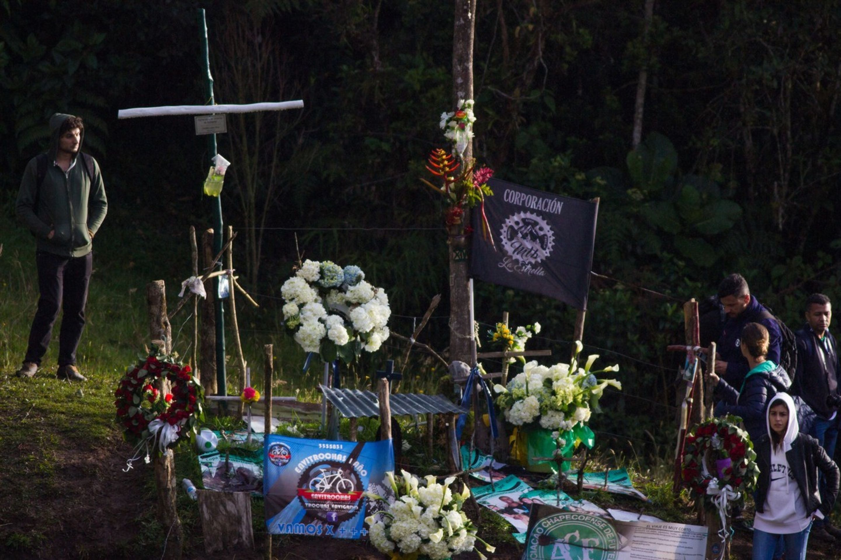 Chapecoense znovu na místě tragédie - 6 - GALERIE: Fotbalisté Chapecoense na místě tragédie (6/10)