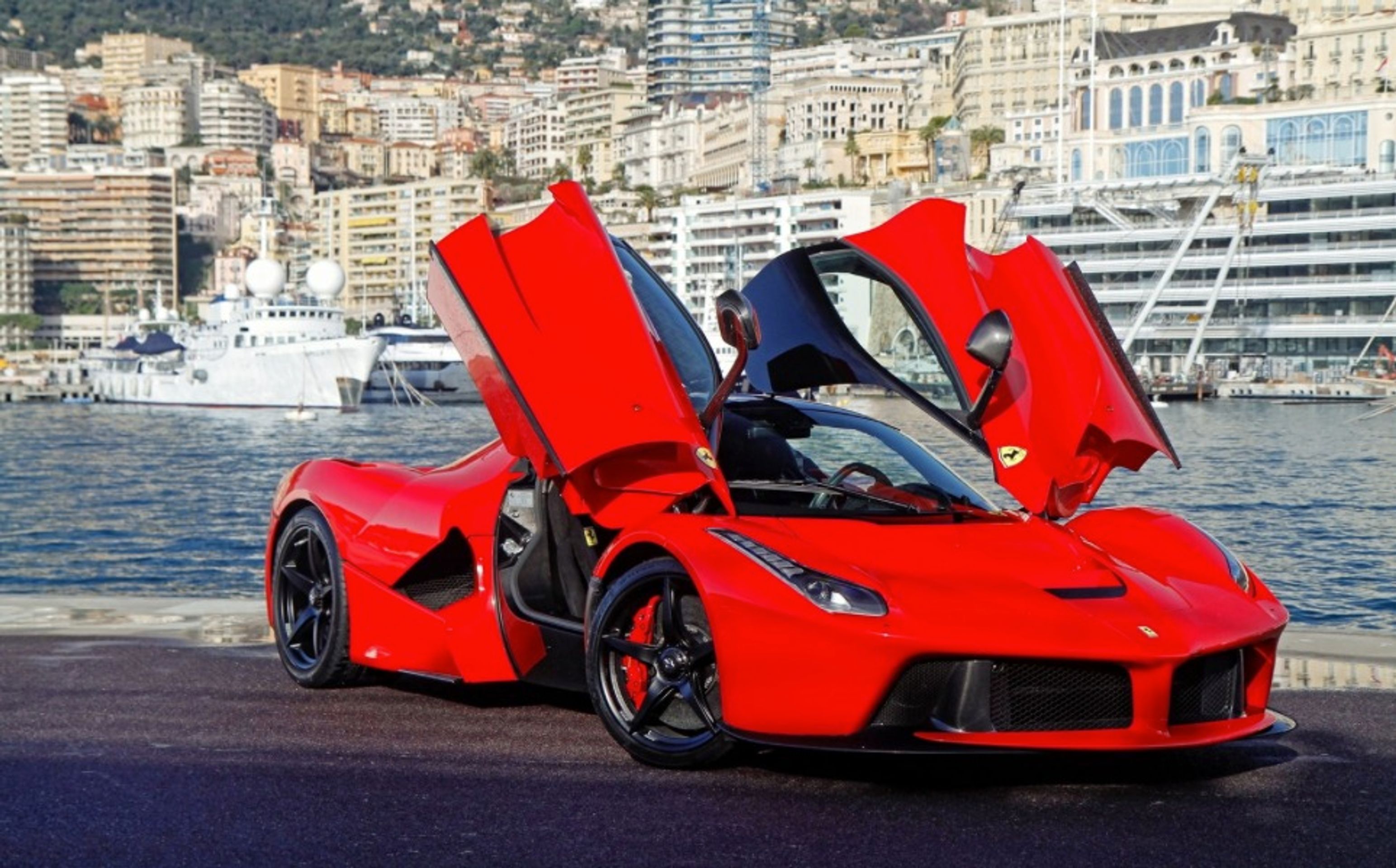 LaFerrari - 15 - GALERIE: LaFerrari přispěje na zemětřesení v Itálii (2/8)