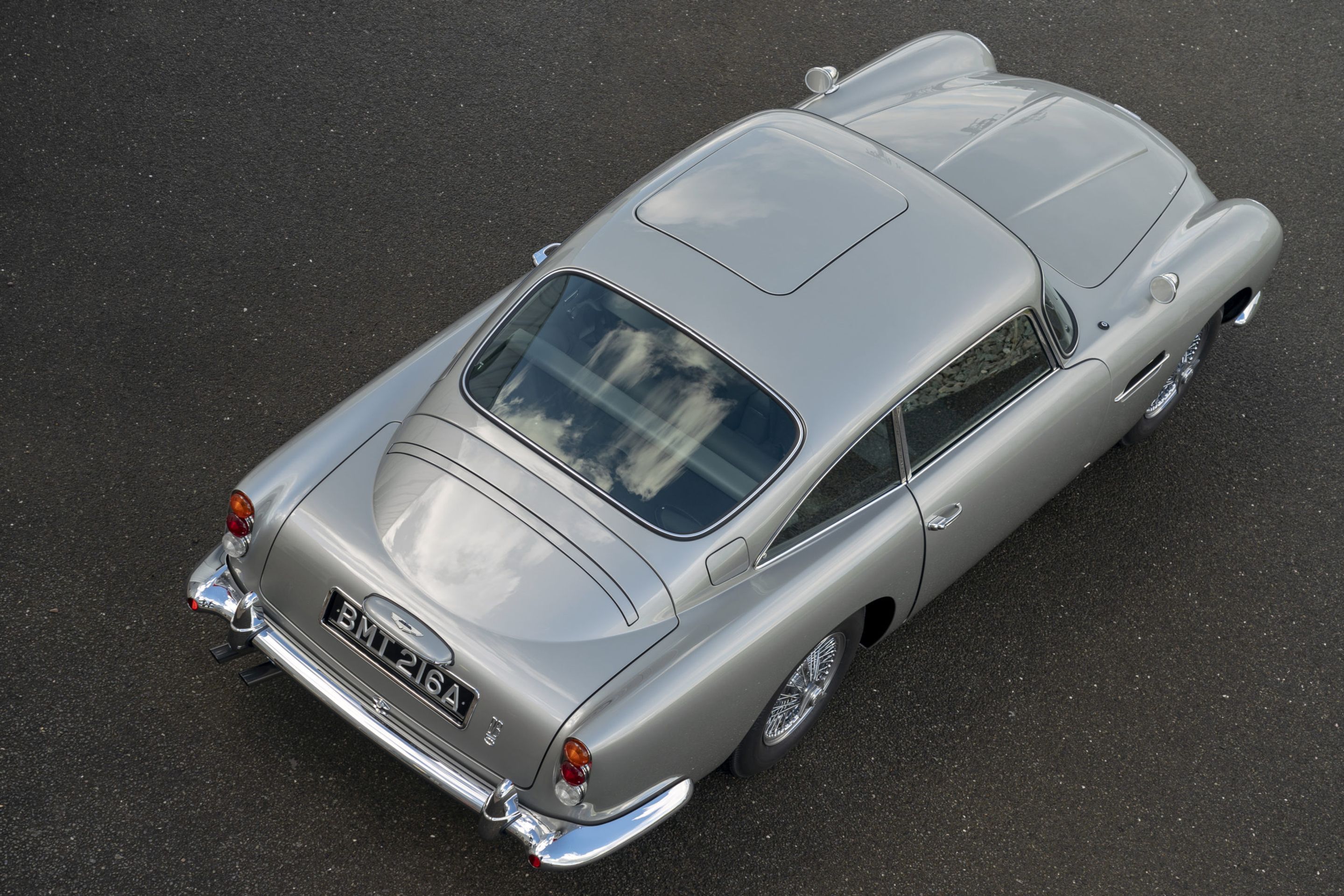 Aston Martin DB5 podle Jamese Bonda - 61 - Fotogalerie: Prohlédněte si výzbroj Aston Martin DB5 podle Jamese Bonda (10/32)
