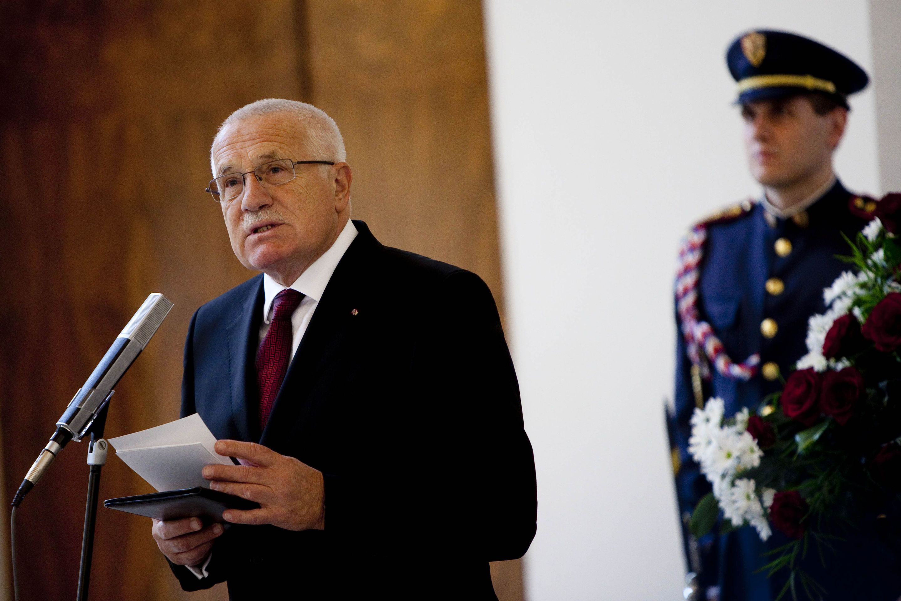 Klaus přijal 28. 10. na Hradě diplomaty - GALERIE: Státní svátek (4/4)