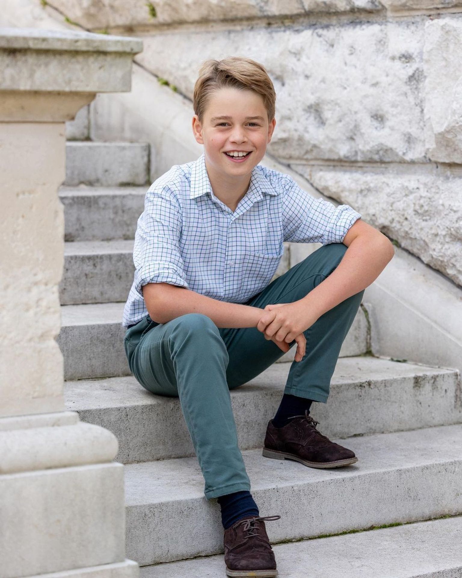 Princ George - Oficiální narozeninové fotografie královské rodiny (18/24)