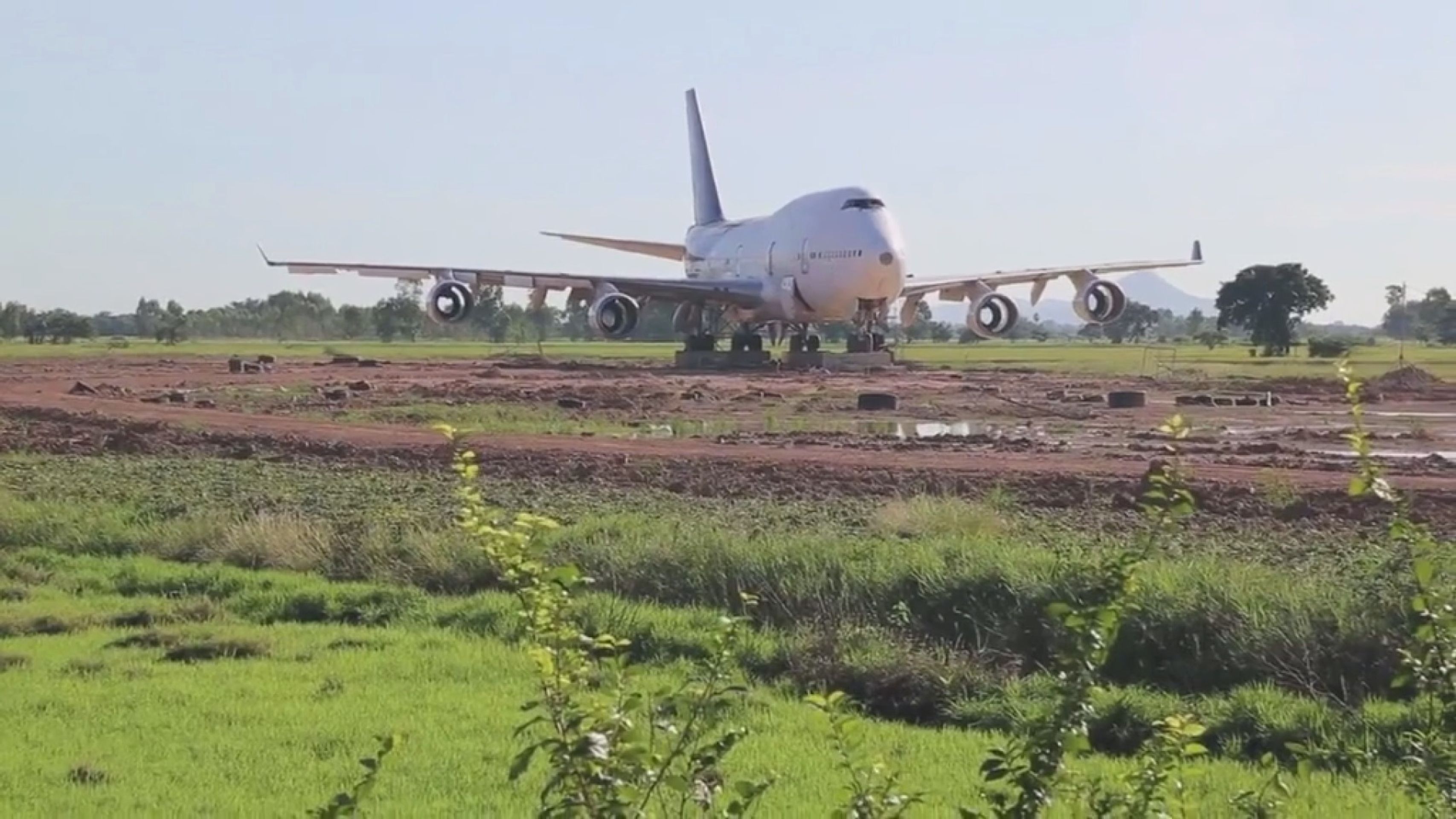 Boeing 747 na zahradě - 7 - GALERIE: Boeing na zahradě (2/8)