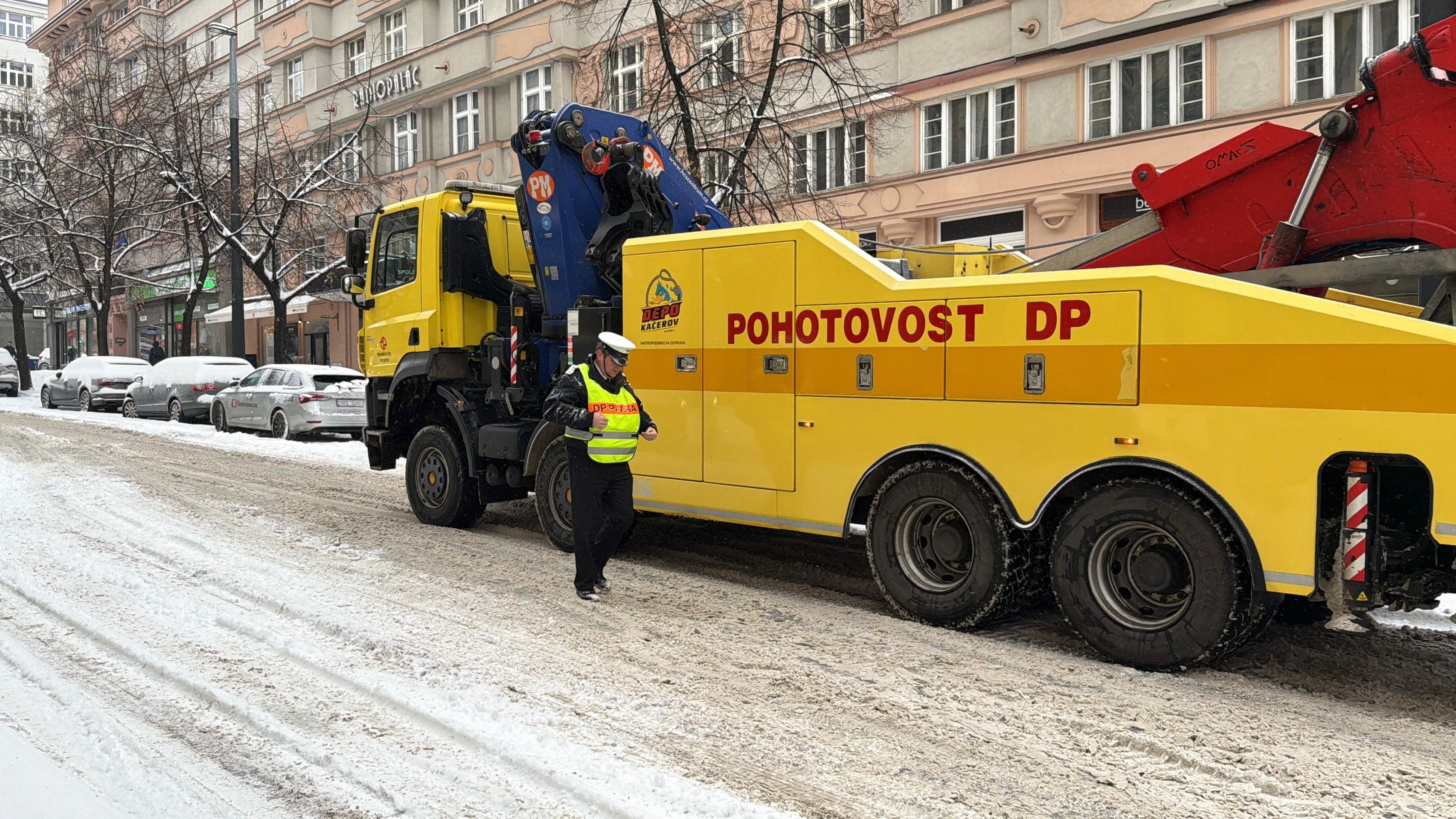 Zablokovaná Vinohradská ulice v Praze - Dopravní situace v Česku 9. 1. 2026 (25/55)
