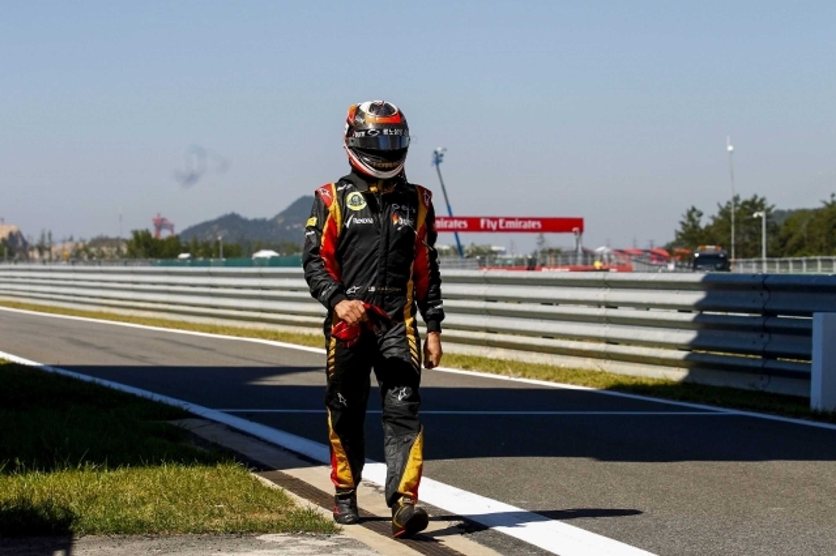 Kimi Räikkönen havaroval v tréninku na Velkou cenu Koreje F1 - 7 - GALERIE: Kimi Räikkönen boural v tréninku na Velkou cenu Koreje F1 (1/7)