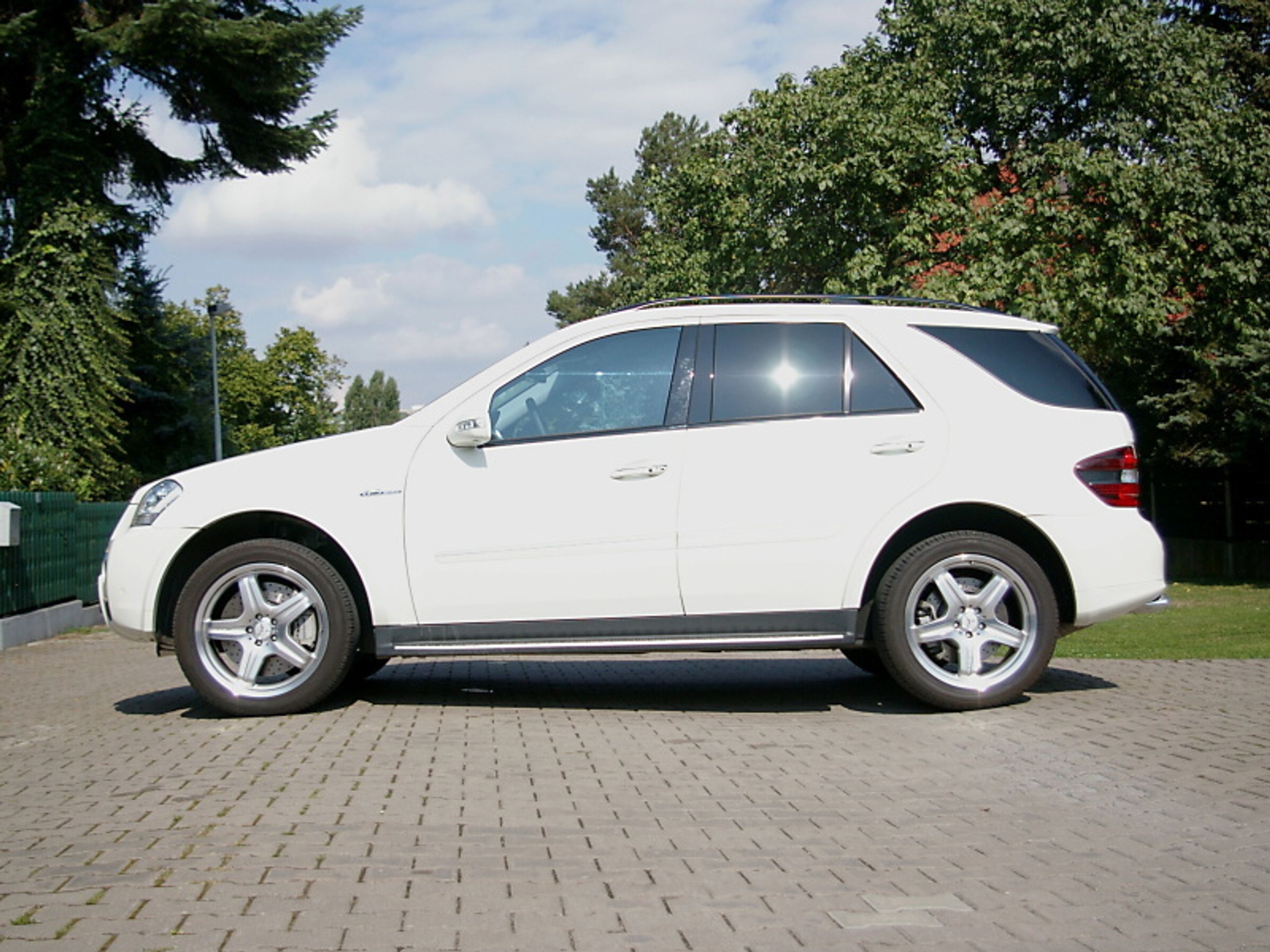 Mercedes-Benz ML 63 AMG - GALERIE Mercedes ML 63 AMG (1/8)