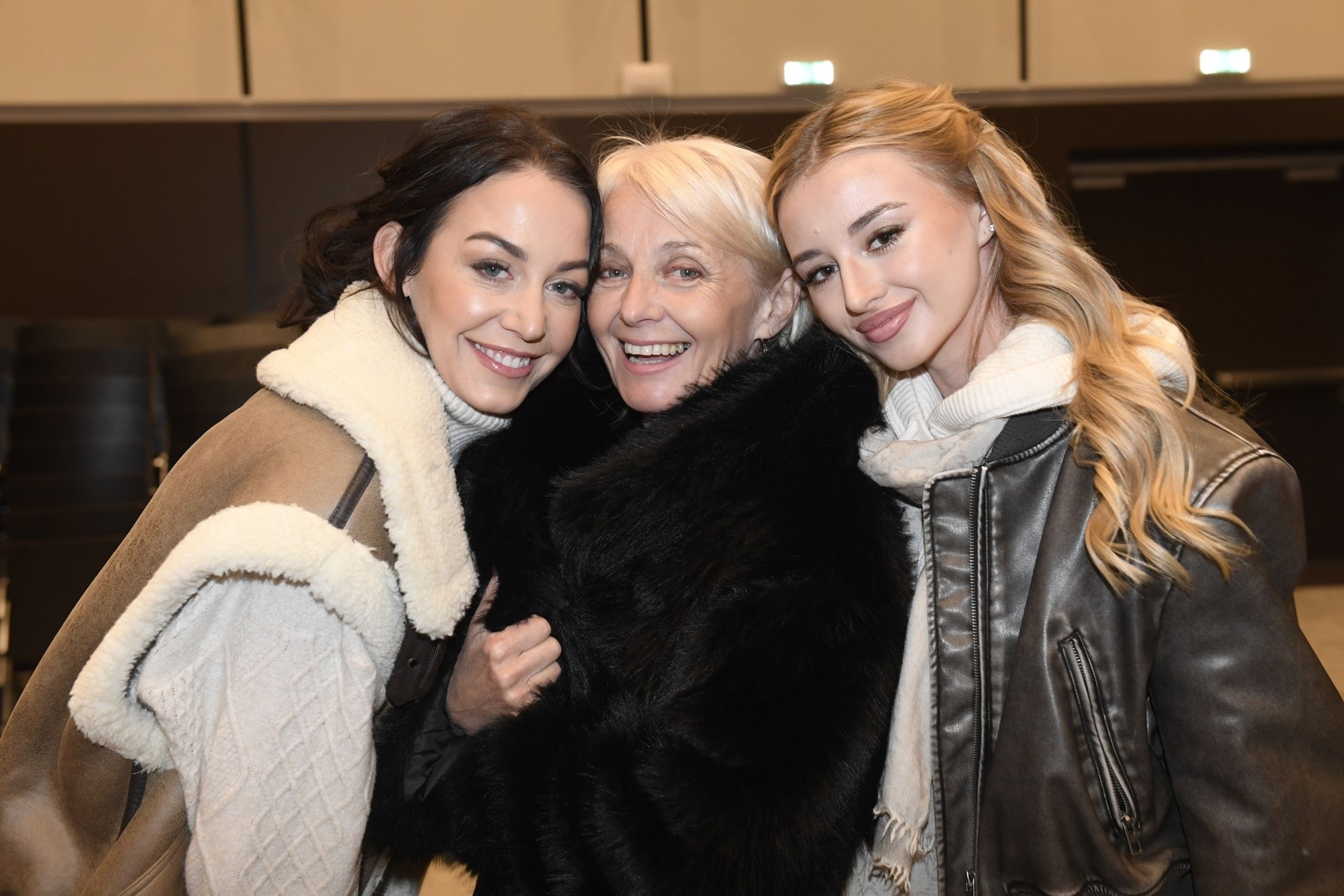 Agáta Hanychová, Veronika Žilková a Kordula Stropnická, 13. 1. 2024 - Agáta Hanychová s rodinou (3/18)