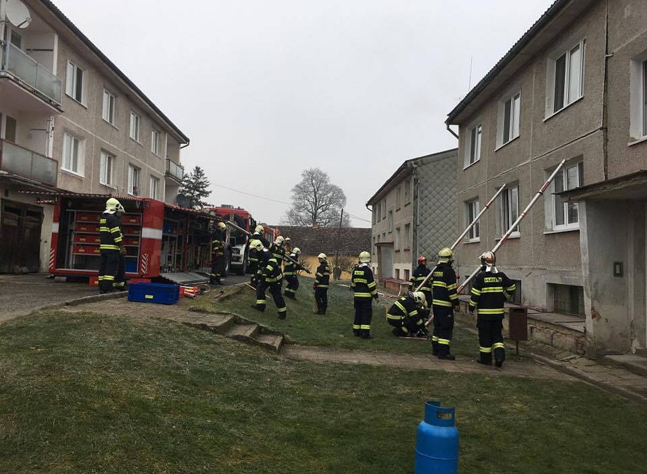 Exploze propanbutanové láhve v bytě v Drahotíně - 1 - GALERIE: Exploze propanbutanové láhve v bytě v Drahotíně (1/12)