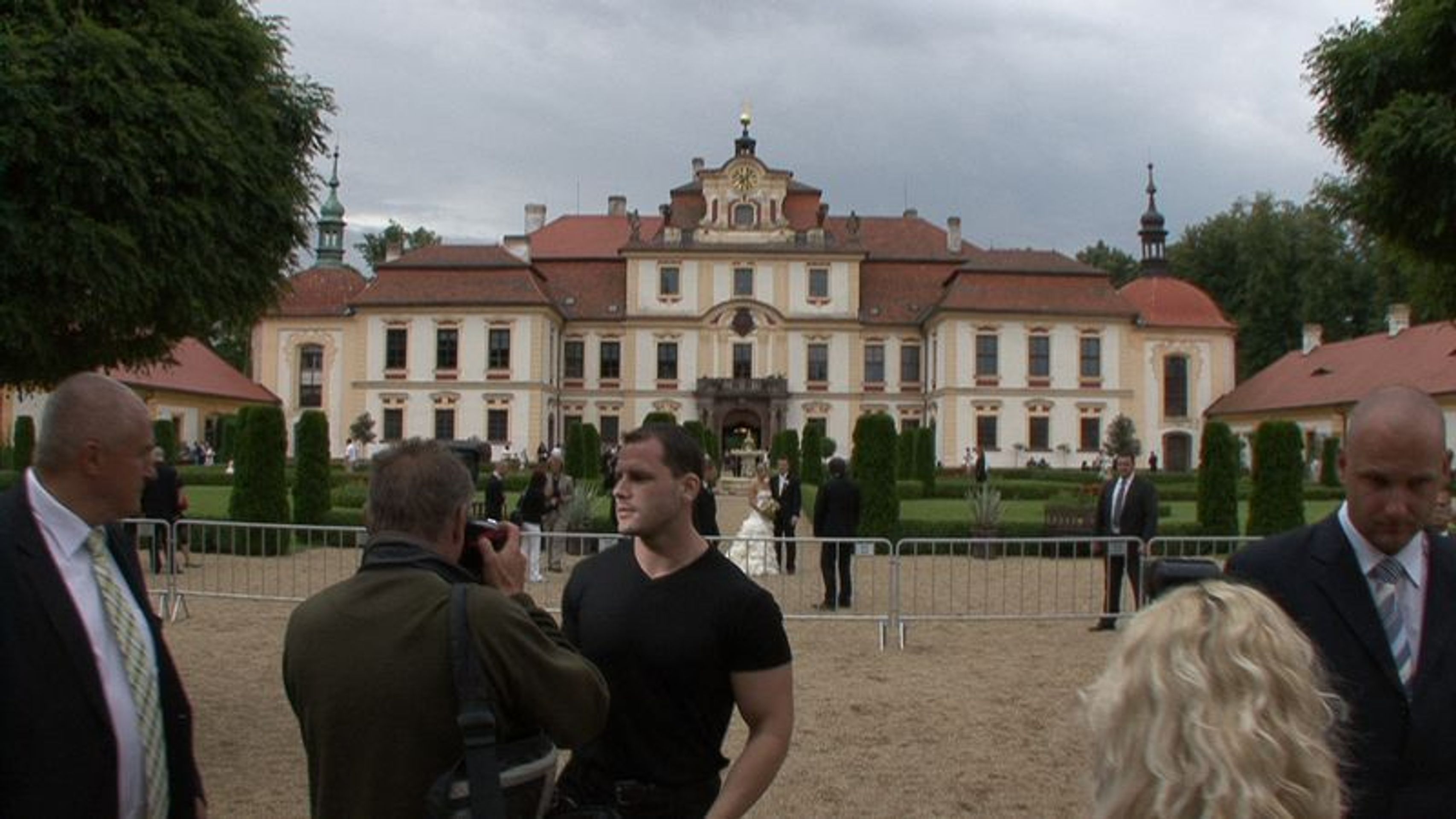Zámek Jemniště s novomanželi - galerie: Leoš Mareš, svatba (6/13)
