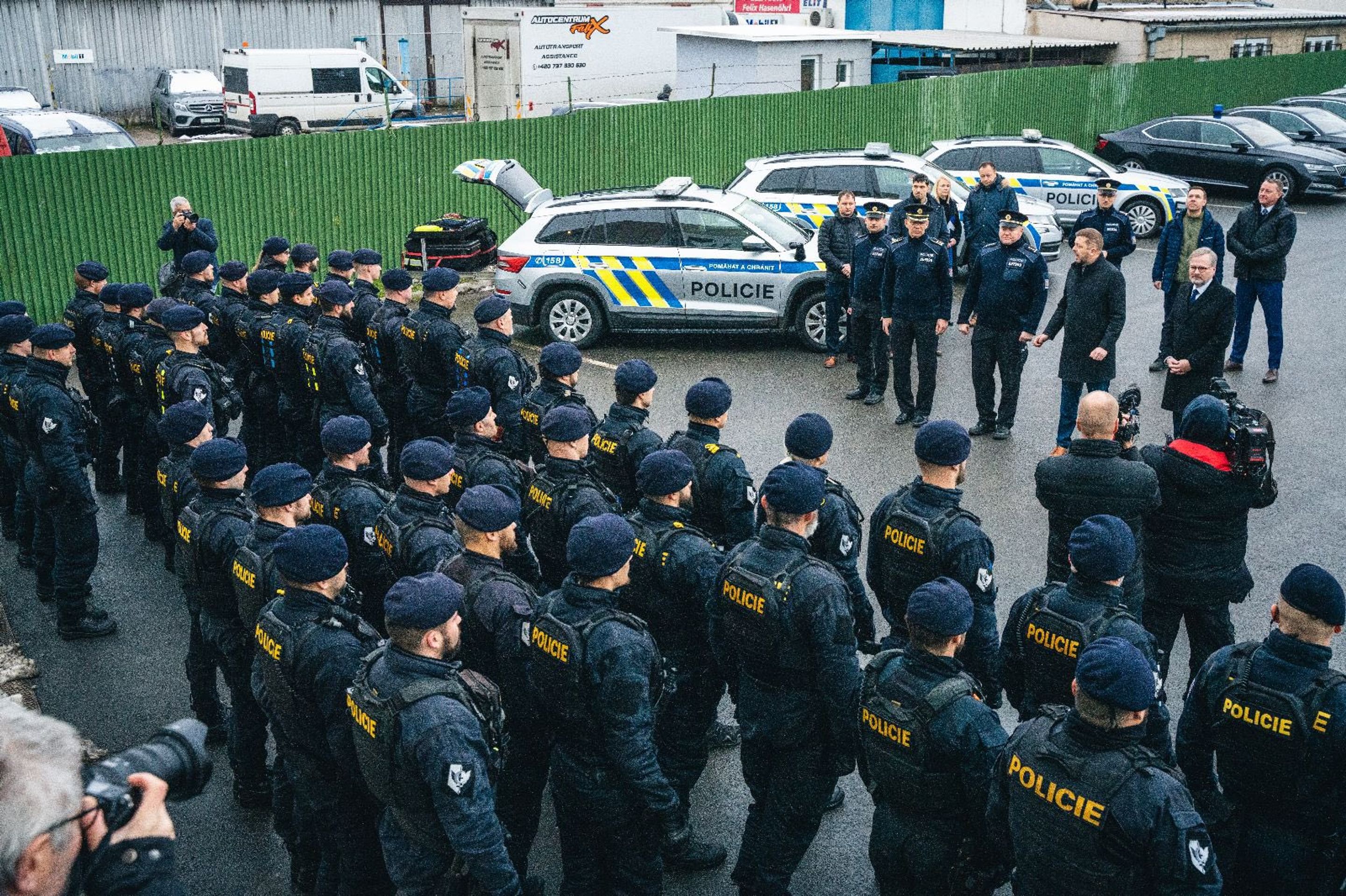 Petr Fiala - Návštěva Národního operačního centra Policie ČR (3/7)