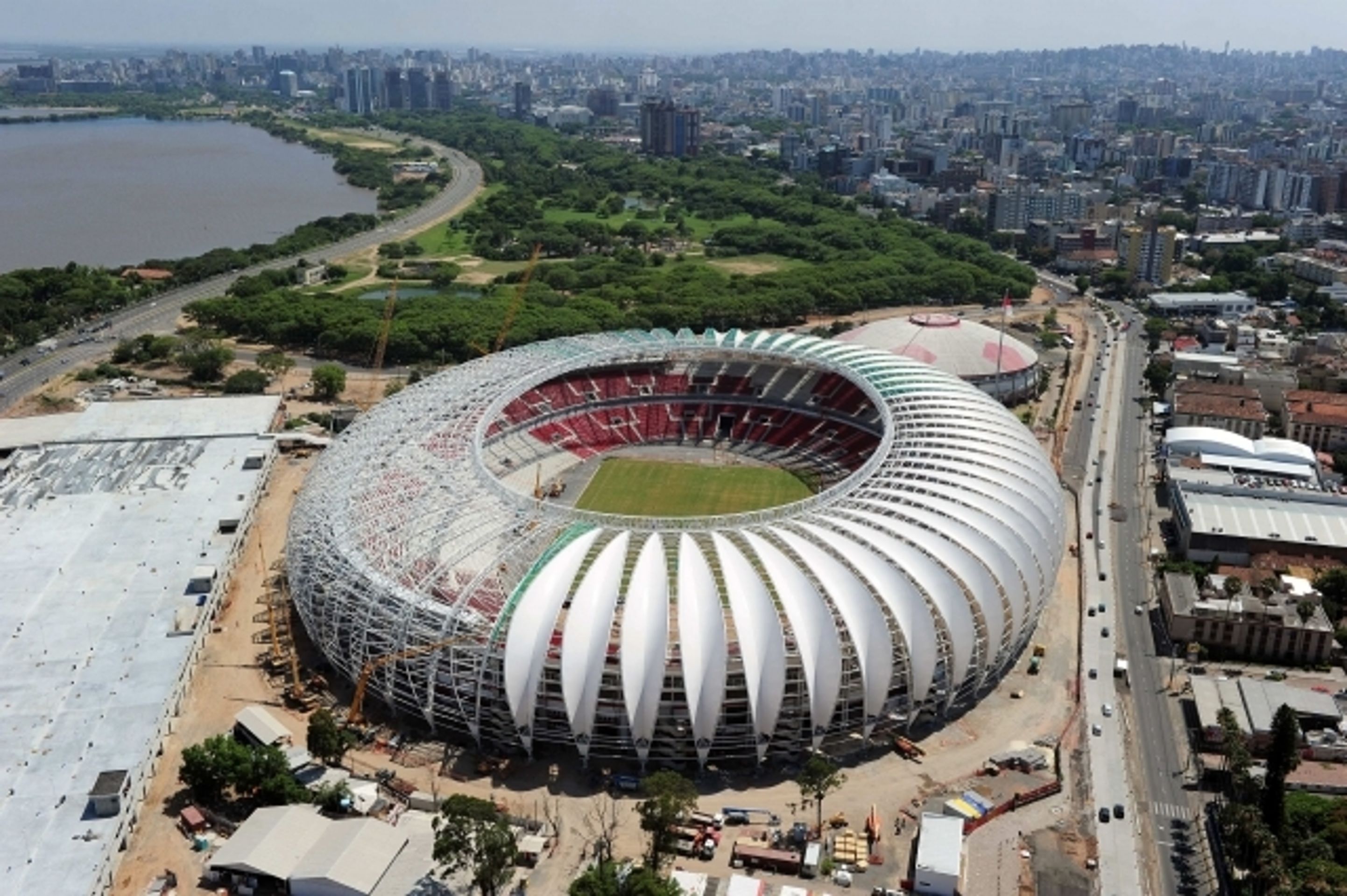 Estadio Beira-Rio, Porto Alegre, kapacita 48 849 diváků, domovský stánek klubu SC Internacional - GALERIE: Stadiony pro fotbalové MS 2014 (13/21)