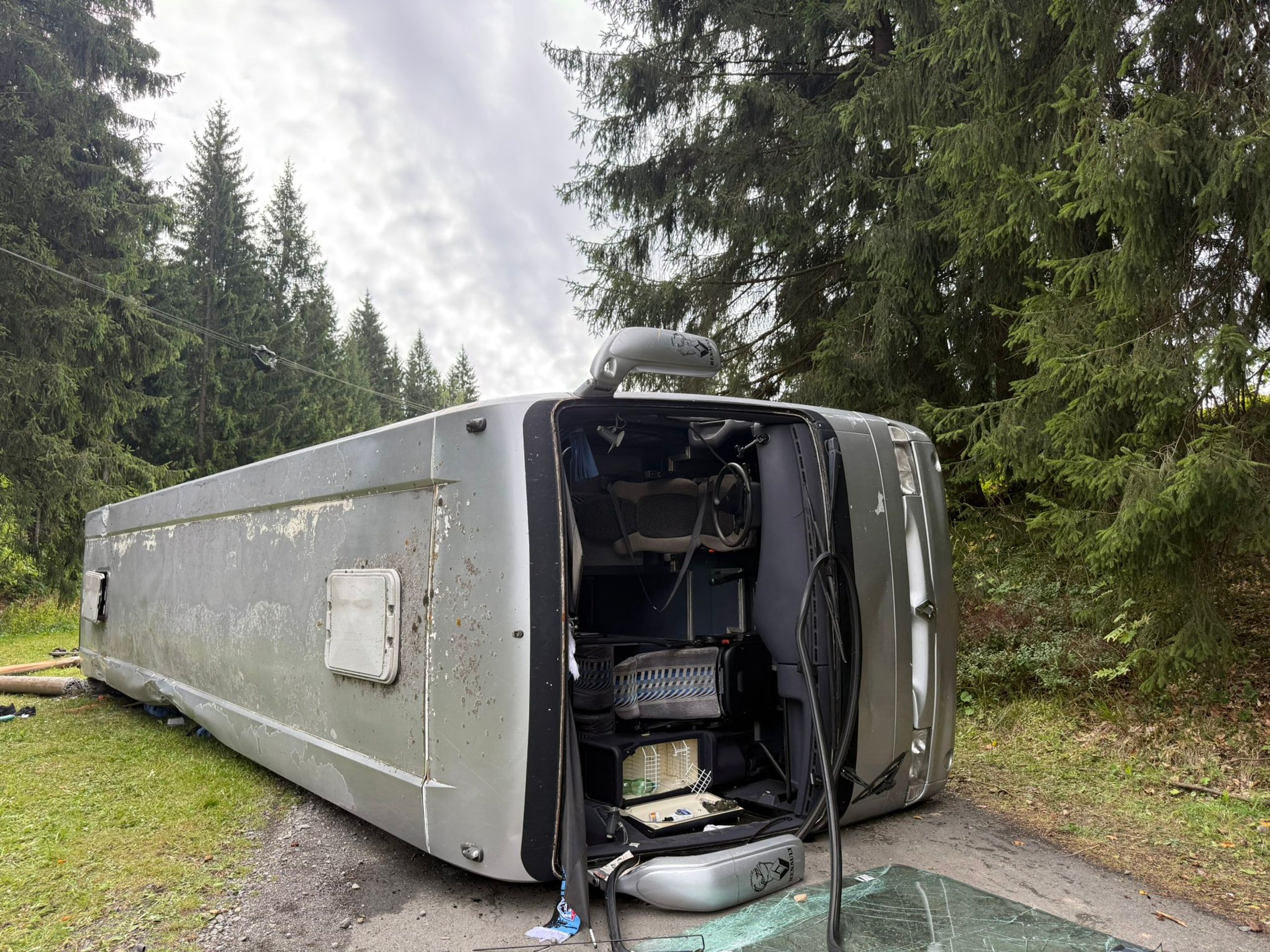 Havárie autobusu na Frýdecko-Místecku - Havárie autobusu na Frýdecko-Místecku (8/8)