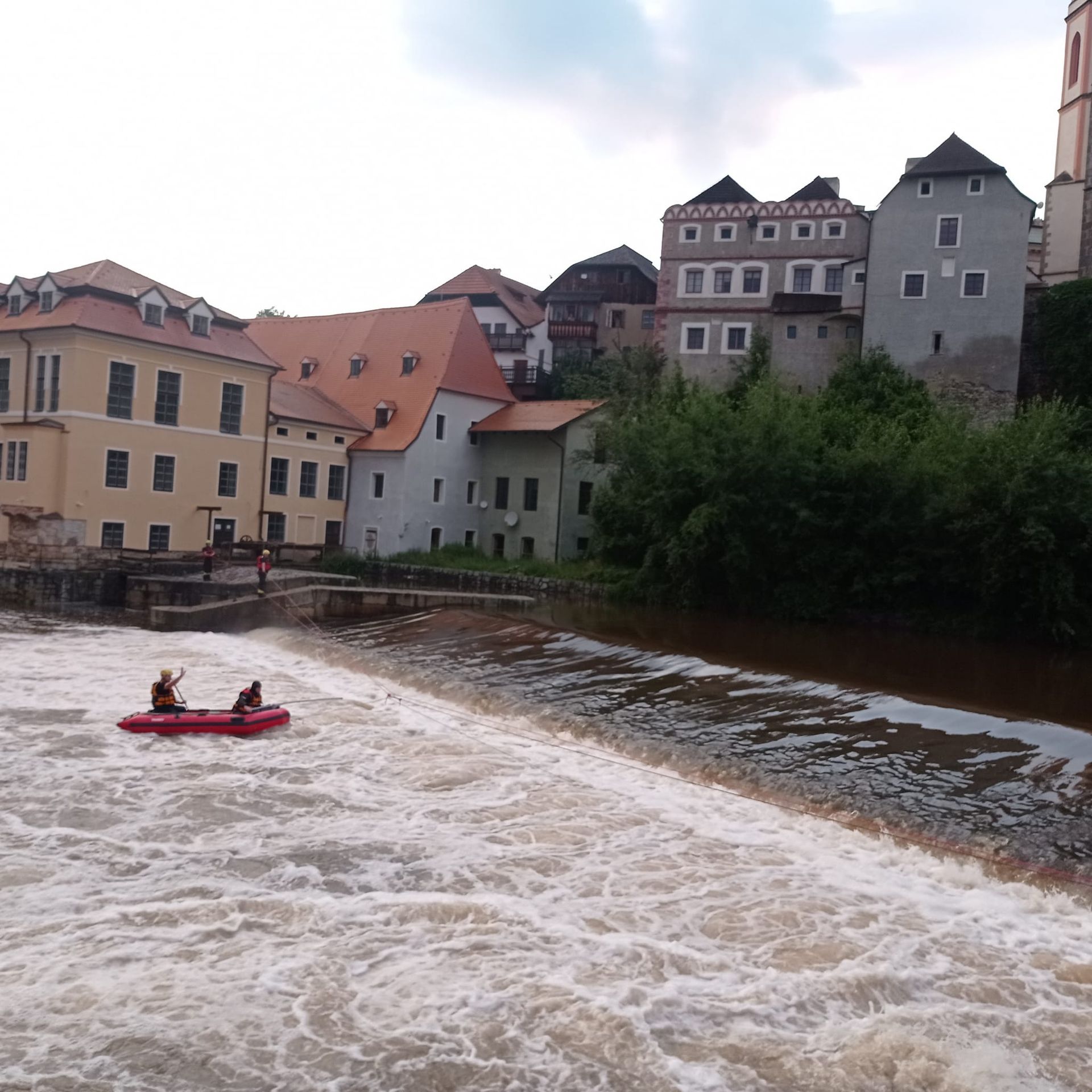 Pátrací akce na Vltavě v Českém Krumlově - Pátrací akce na Vltavě v Českém Krumlově (1/5)