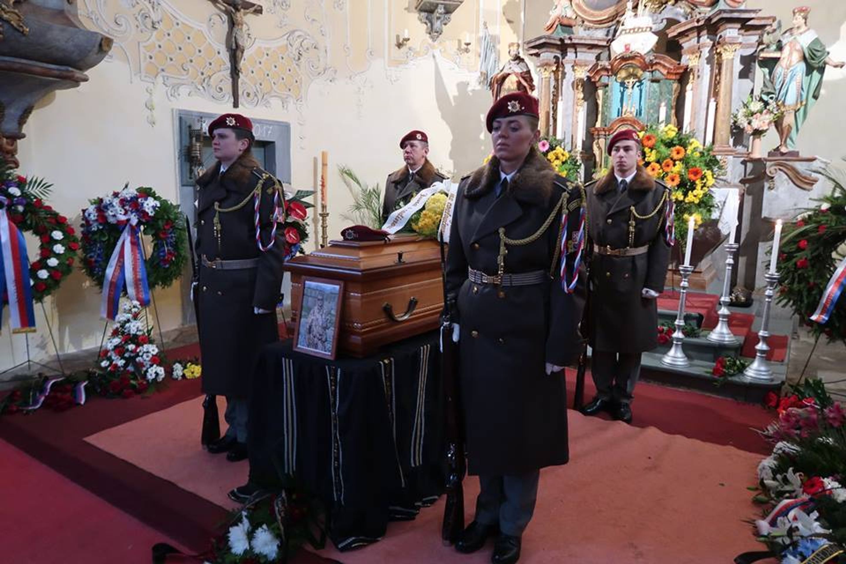 Rozloučení s válečným veteránem z Afghánistánu Jaroslavem Mevaldem - 1 - GALERIE: Rozloučení s válečným veteránem z Afghánistánu Jaroslavem Mevaldem (1/10)