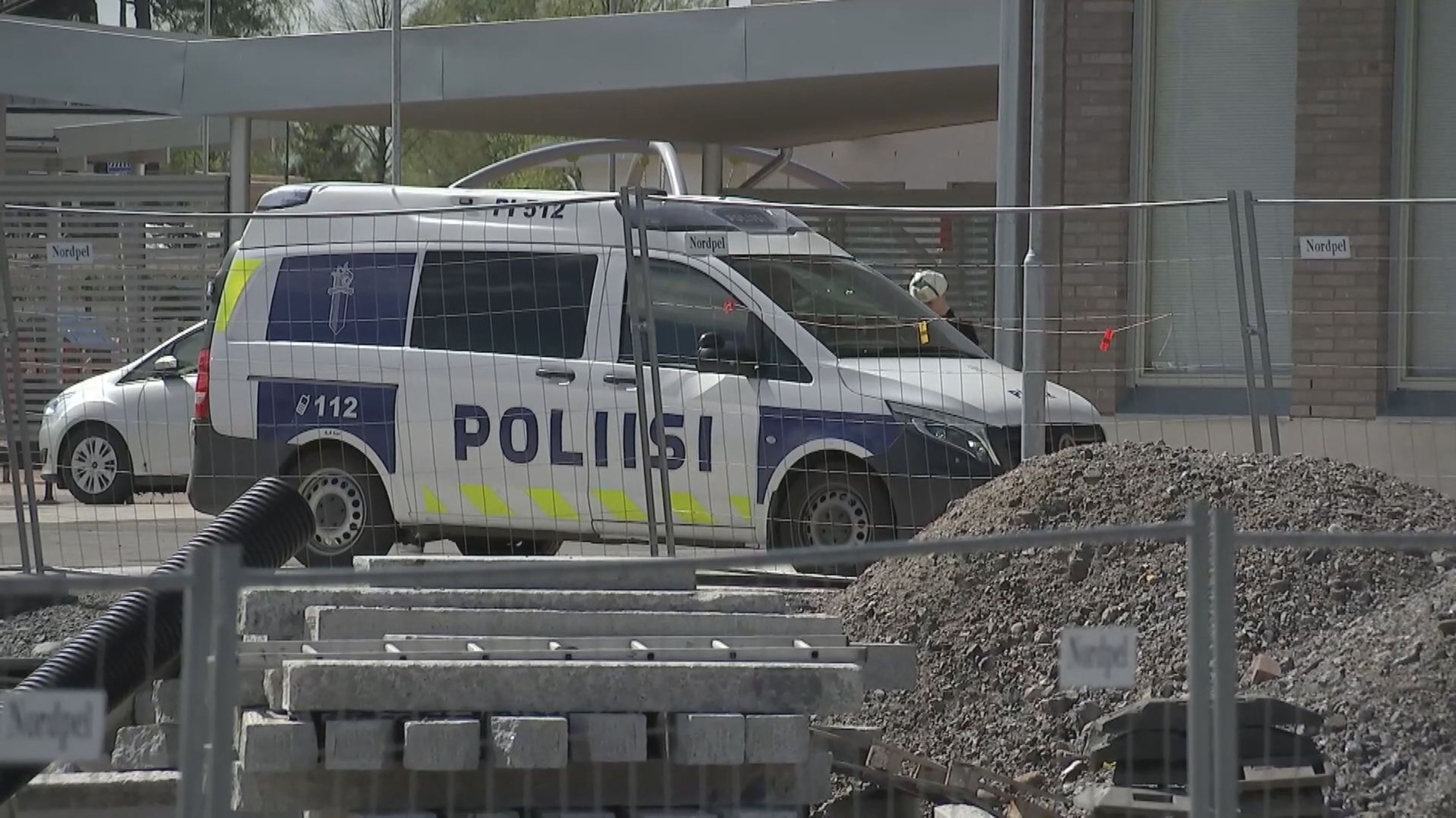 Tři zranění po útoku nožem ve finské škole - Chlapec na jihu Finska pobodal spolužačky (4/6)