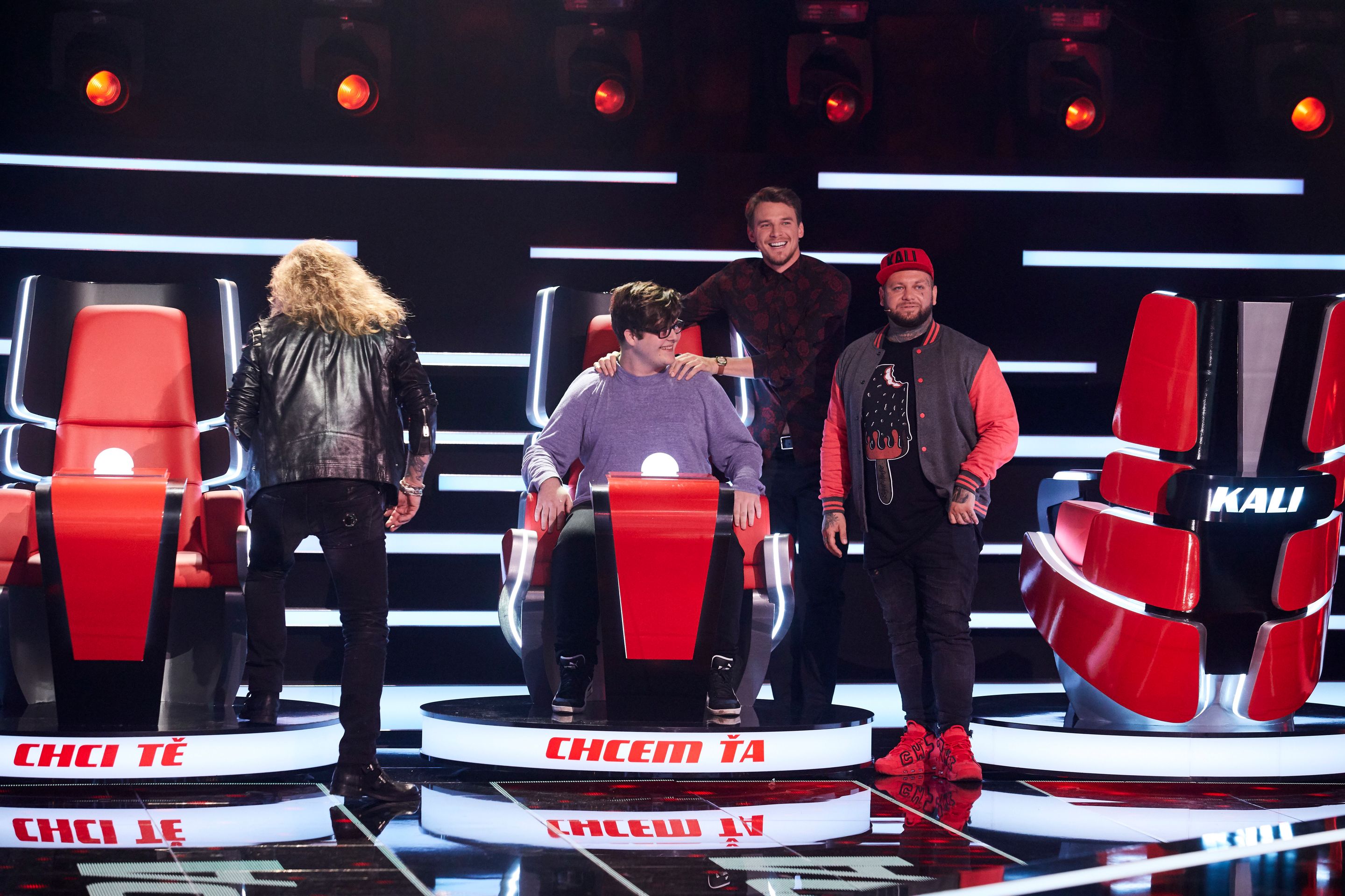 Koučové The Voice zpívali pro soutěžícího! - 3 - GALERIE: Koučové The Voice zpívali pro soutěžícího! (3/4)