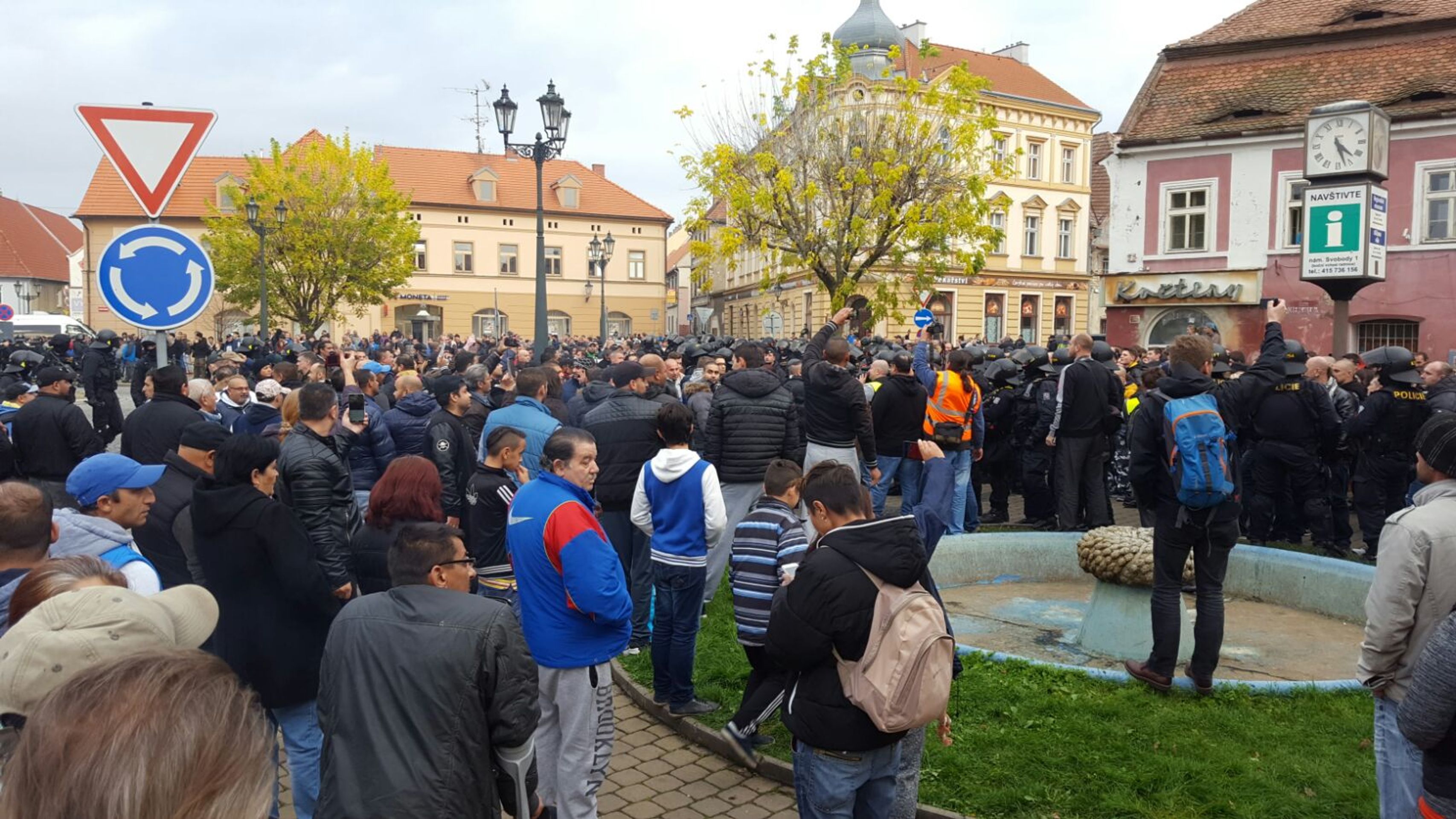 Pietní shromáždění v Žatci - 16 - GALERIE: Pietní shromáždění v Žatci (16/16)