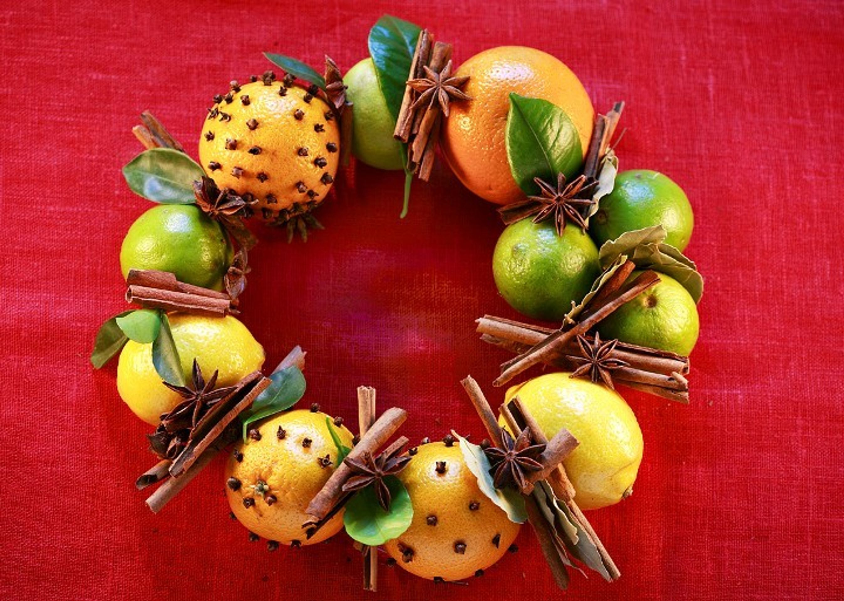 Vánoční dekorace z citrusů - 12 - GALERIE: Vánoční dekorace z citrusů (12/22)