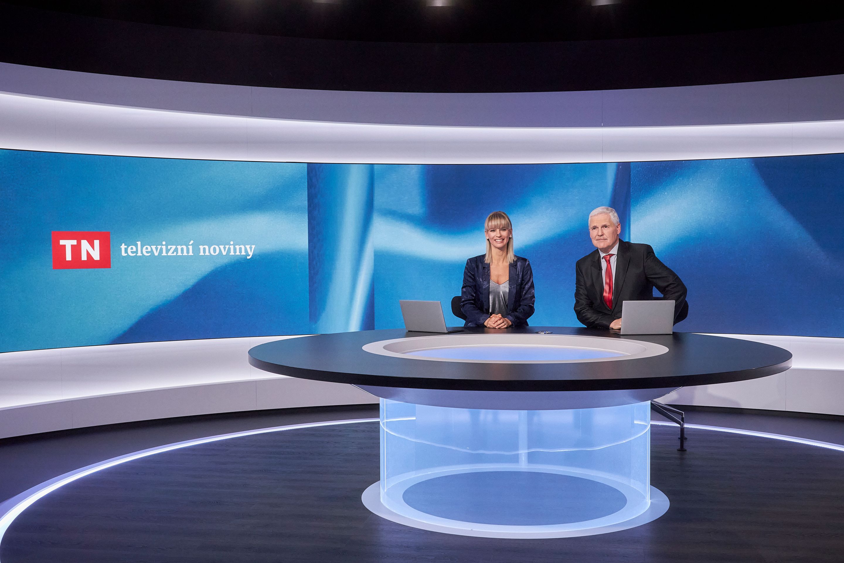 Charvátová a Dumbrovský 2021 - Moderátoři TN tehdy a nyní (1/7)