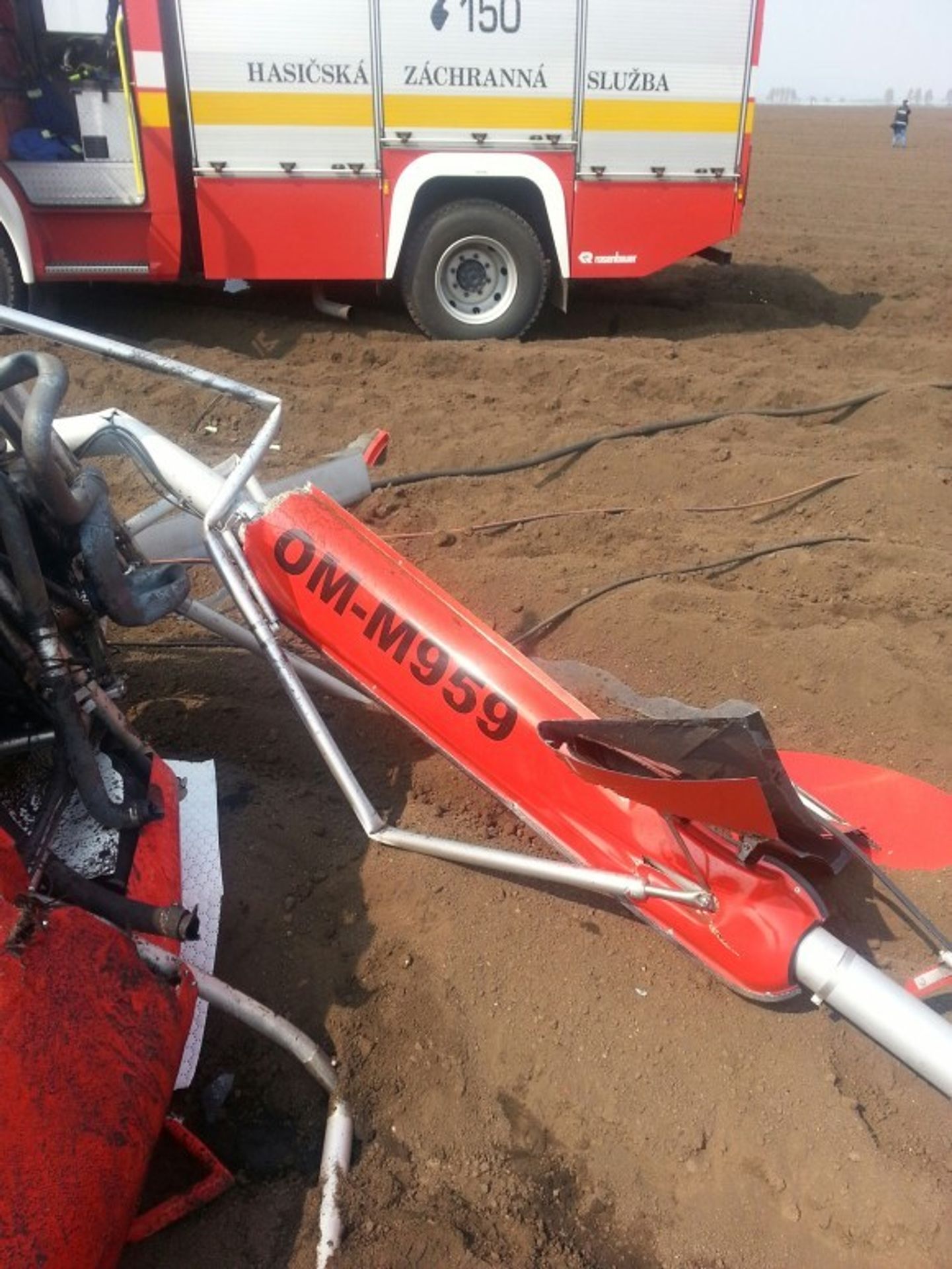 Nehoda vrtulníku na Slovensku - 5 - GALERIE: Na Slovensku se zřítil sportovní vrtulník (3/5)