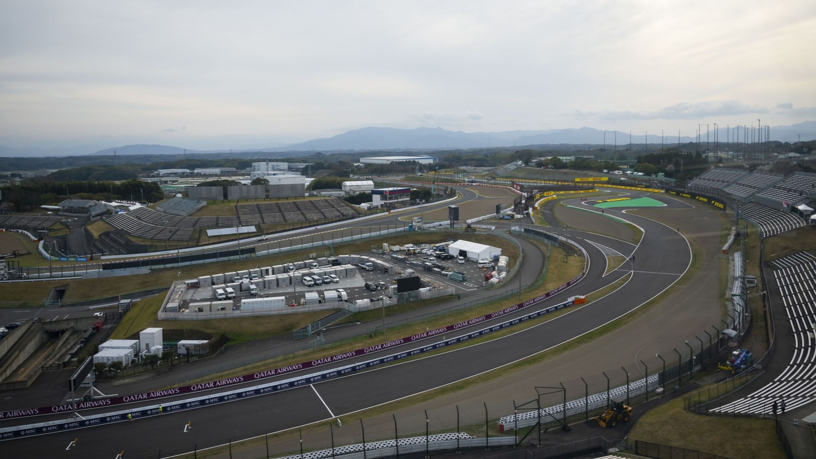 Pohled na tribuny a závodní okruh Suzuka v Japonsku - Okruh Suzuka v Japonsku (4/4)