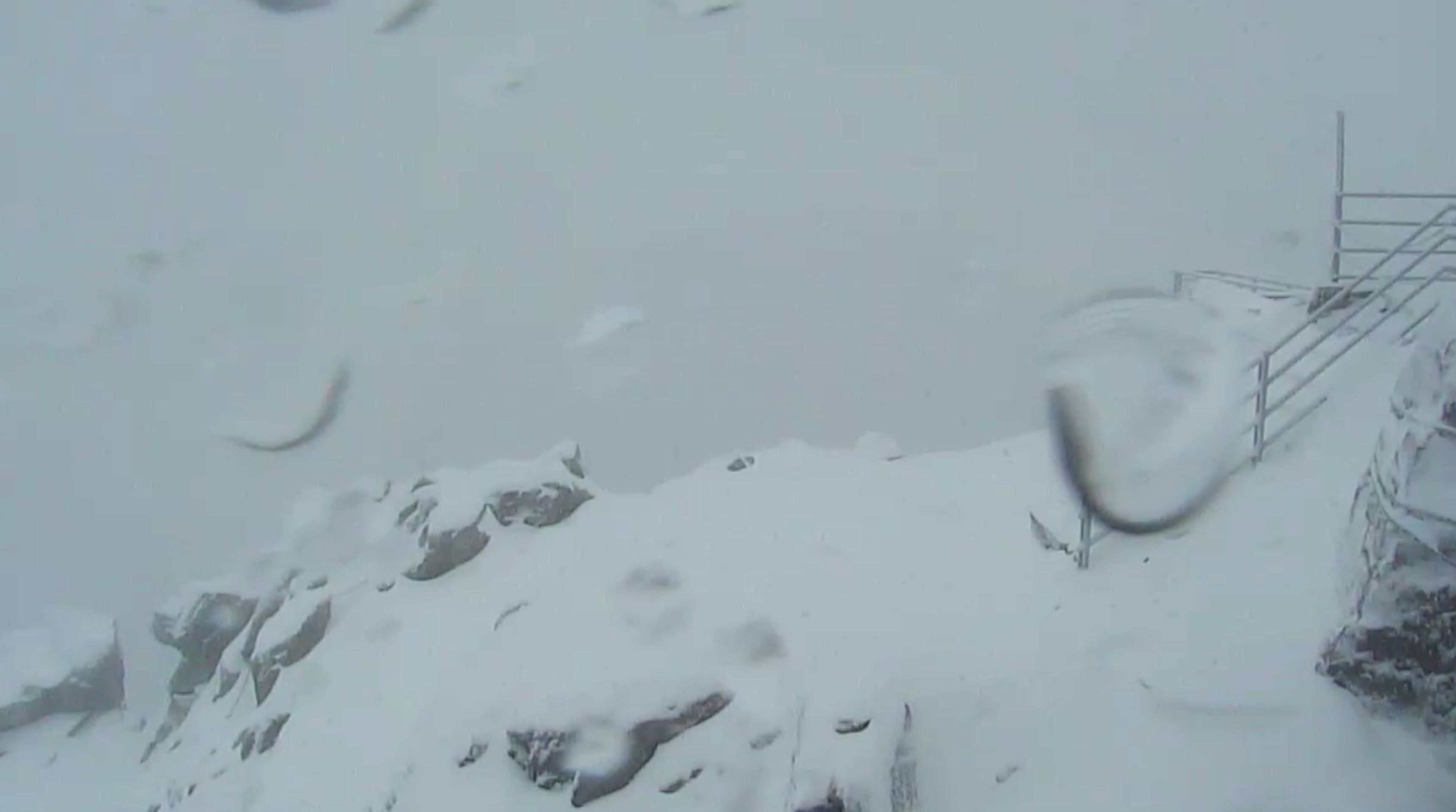 První letošní sníh na Slovensku - Lomnický Štít - GALERIE: První sníh zasypal Vysoké i Nízké Tatry (4/5)