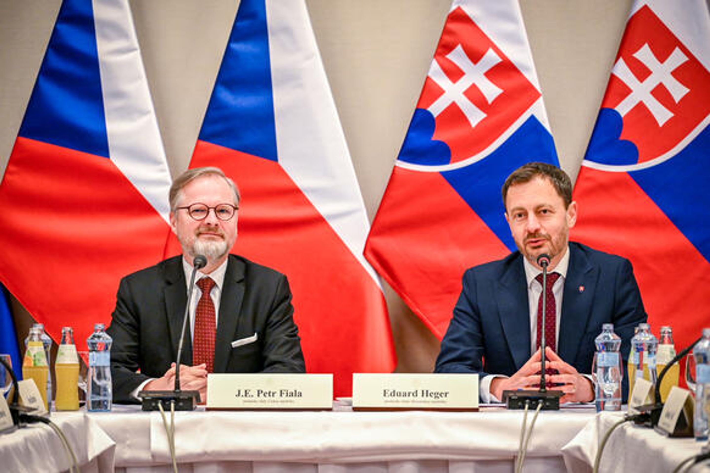 Petr Fiala Eduard Heger (6) - Jednání české a slovenské vlády (2/7)