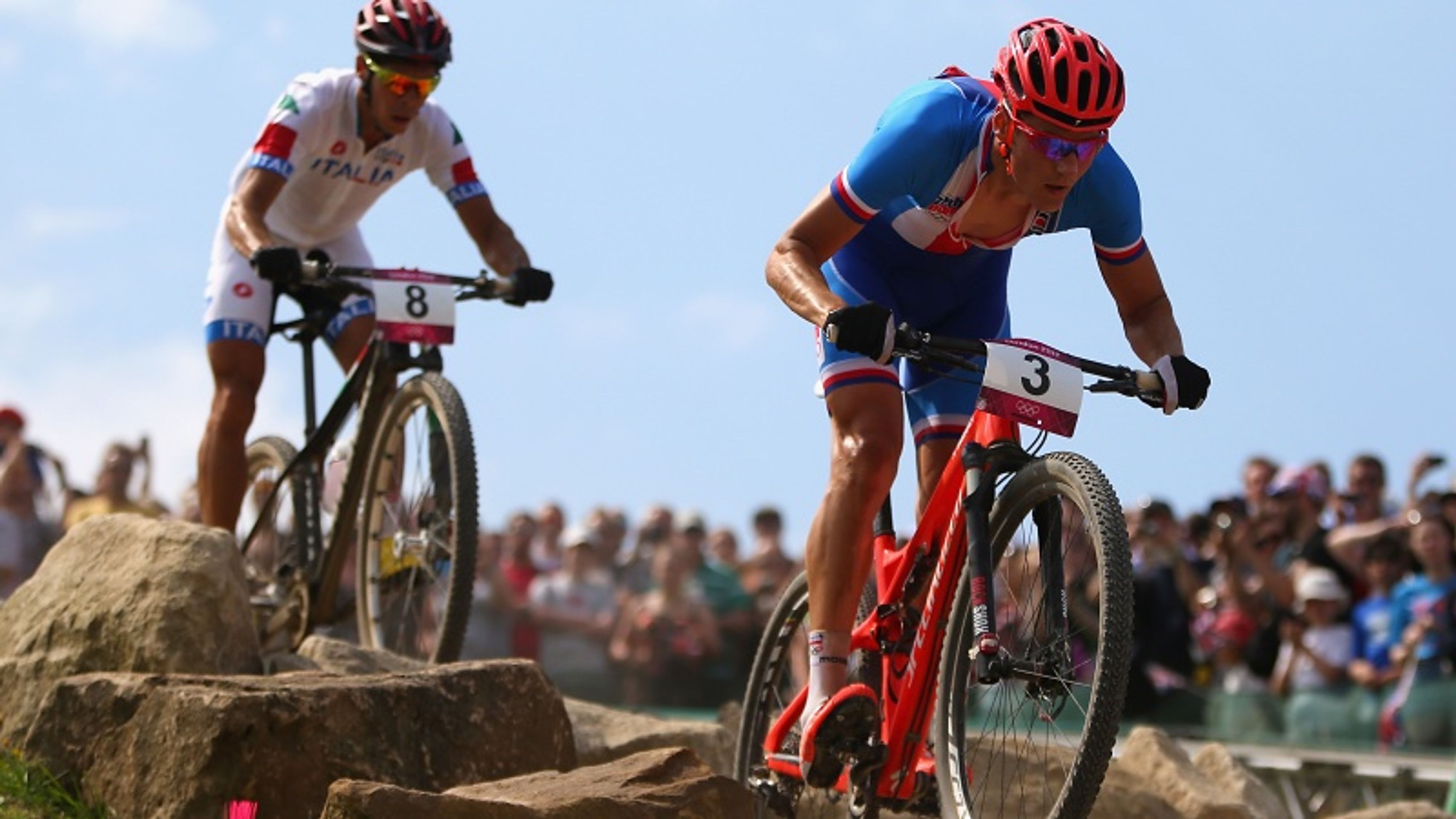 Jaroslav Kulhavý si na olympijské trati v Essexu jede pro zlato. - GALERIE: Biker Jaroslav Kulhavý vybojoval na olympiádě zlato (1/6)