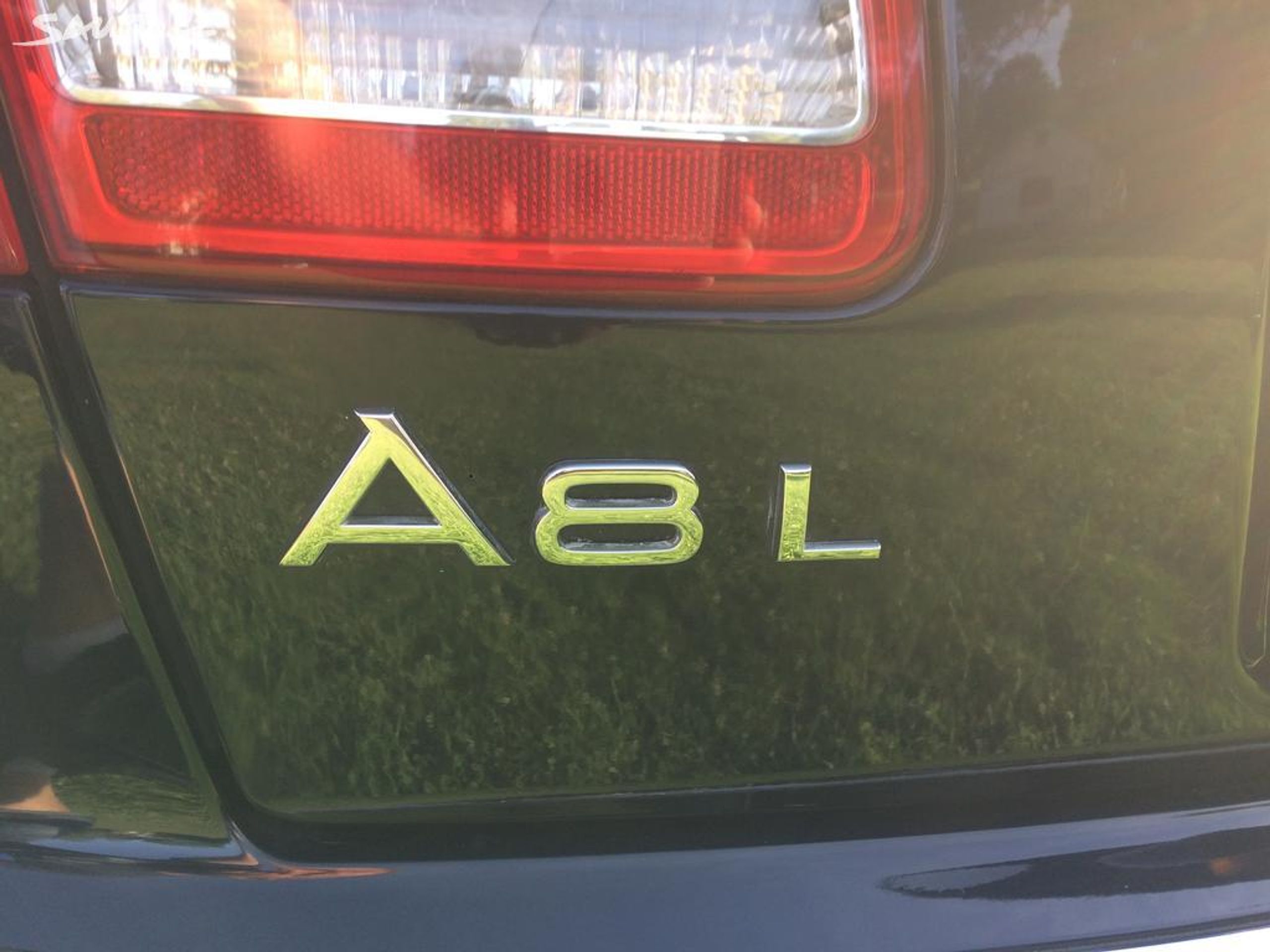 Audi A8 - 27 - FOTOGALERIE: Klausova prezidentská limuzína Audi A8 (8/17)