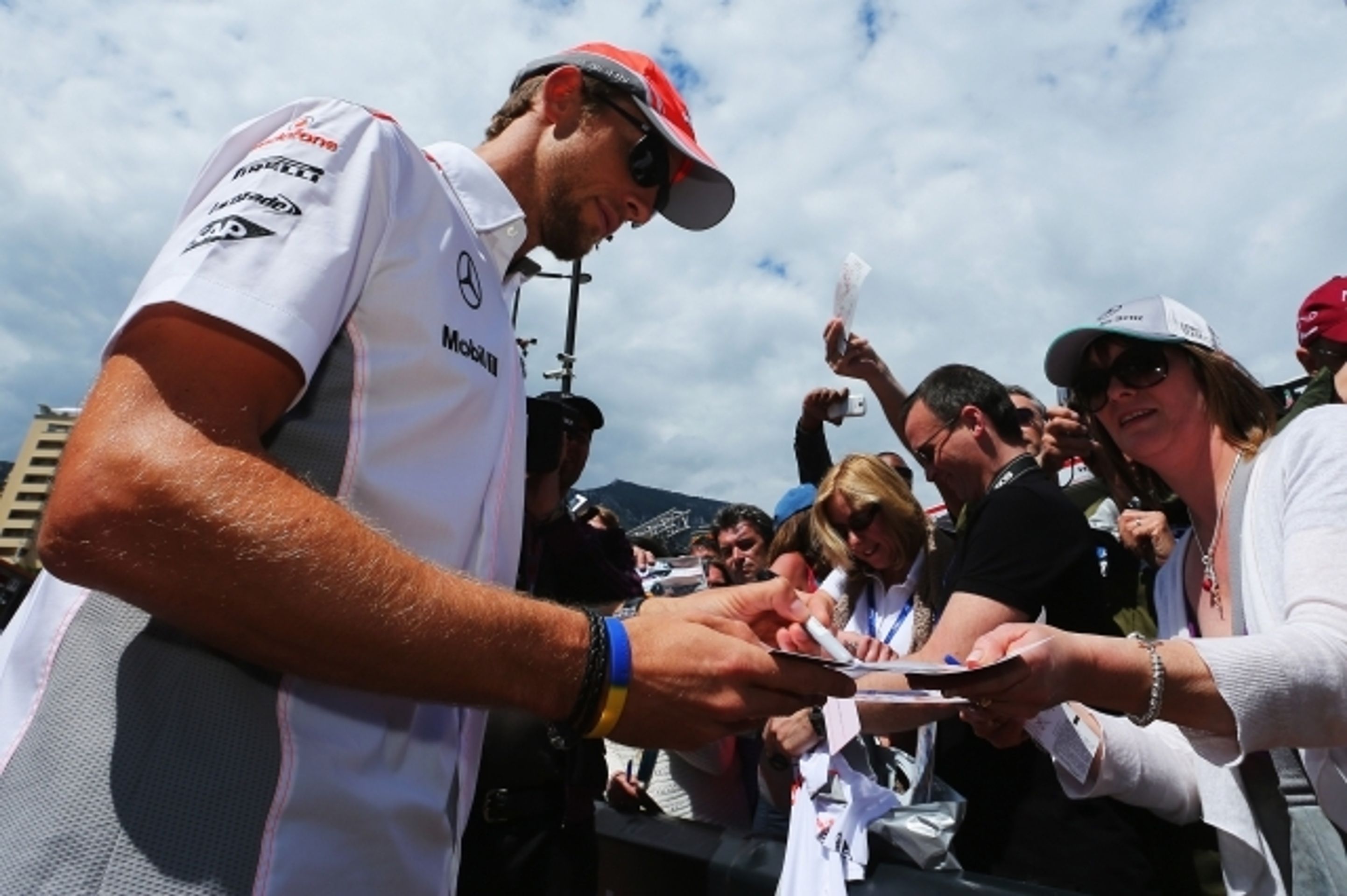 Piloti F1 a fanoušci v Monaku - 3 - GALERIE: Piloti F1 se před Velkou cenou Monaka potkali s fanoušky (11/12)
