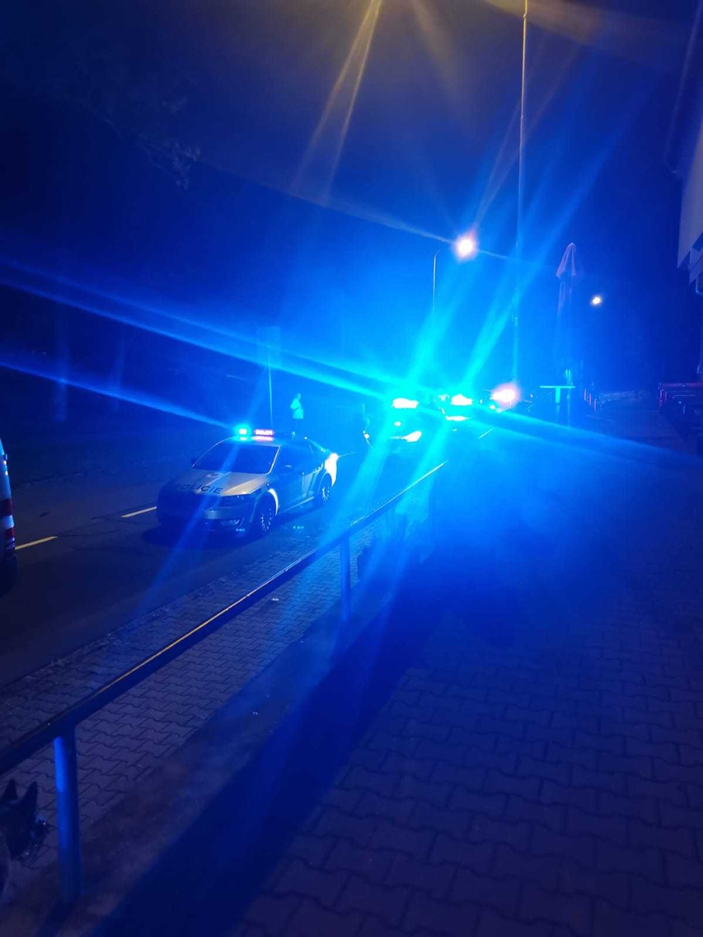 Zásah policistů před pivnicí v Ostravě-Zábřehu - 4 - GALERIE: Zásah policistů před pivnicí v Ostravě-Zábřehu (10/10)