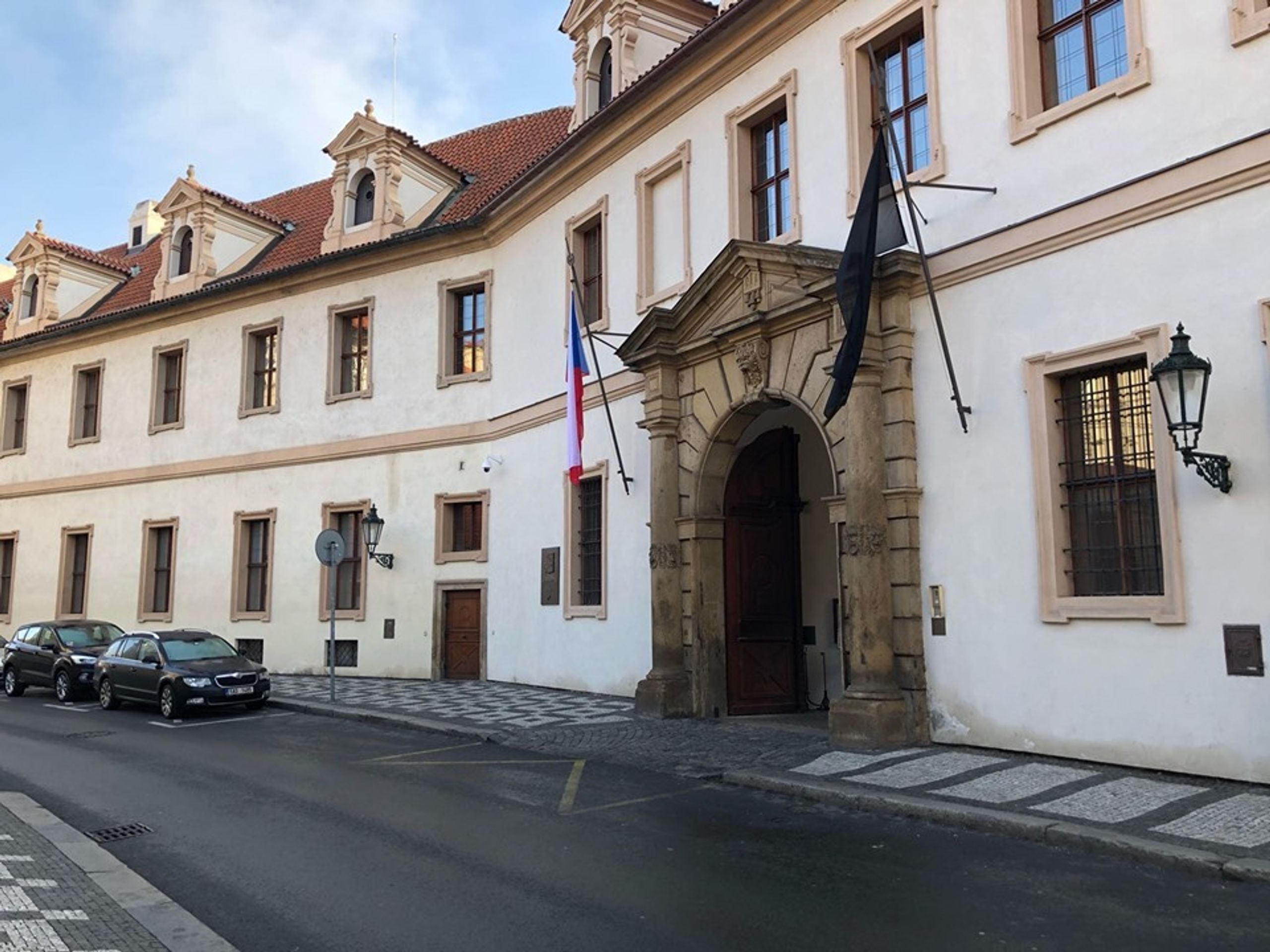 Senátoři na zasedání organizačního výboru - 5 - GALERIE: Senát prozradí, co se bude dít po úmrtí Jaroslava Kubery (9/12)