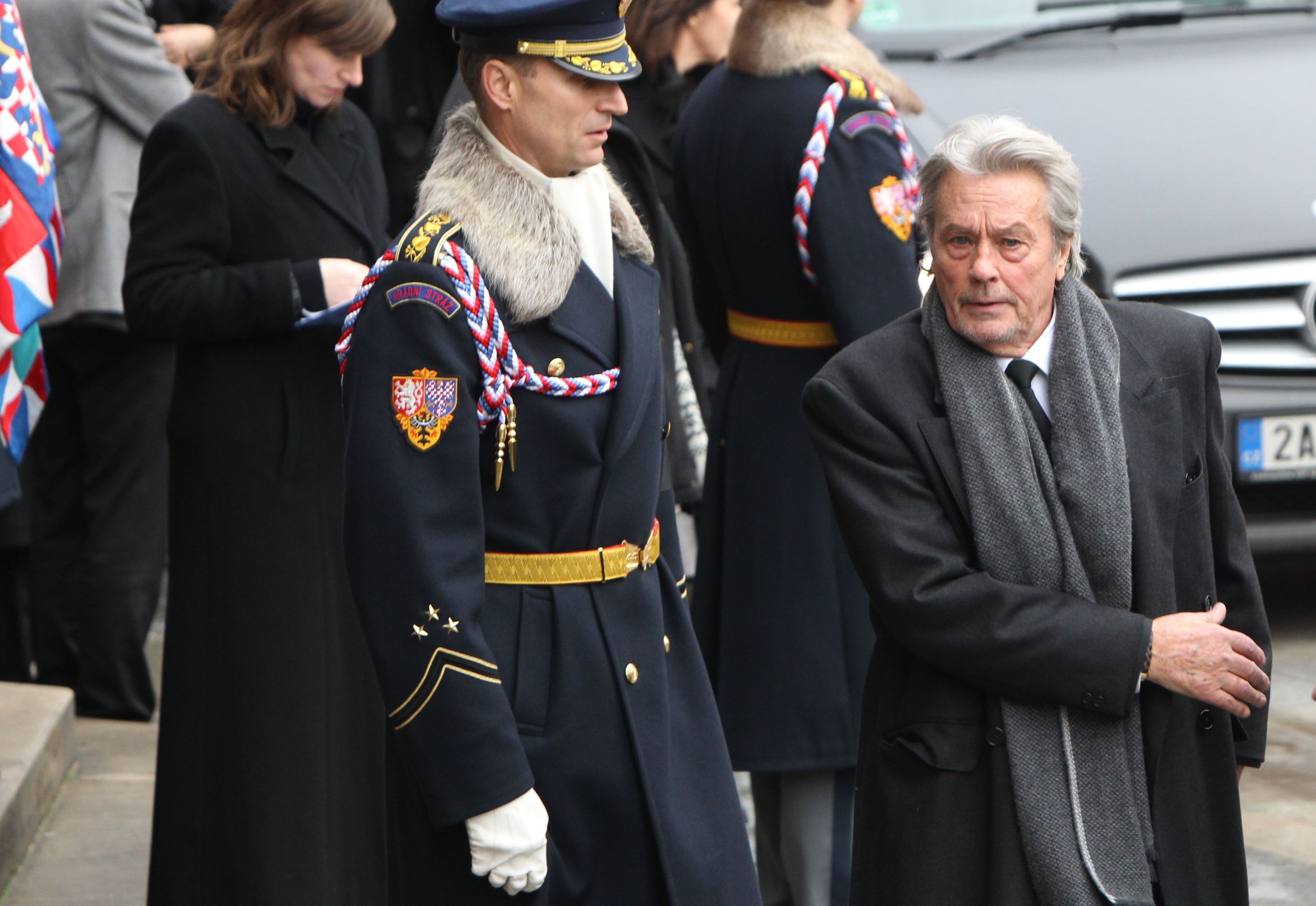 Václav Havel - ROZLOUČENÍ - PŘÍLETY HOSTŮ - Alain Delon - Galerie z letiště a příletů (9/12)