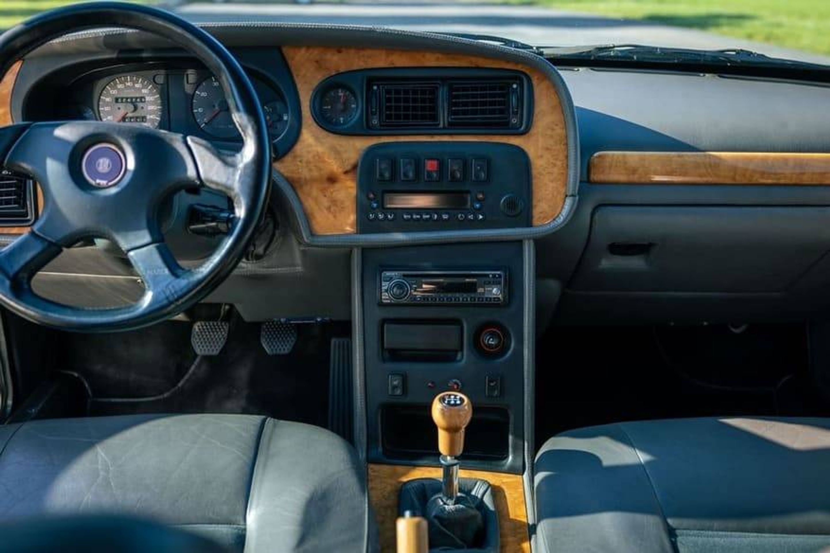 Luxusní Tatra T700 z roku 1996 - Luxusní Tatra T700 z roku 1996 (2/10)