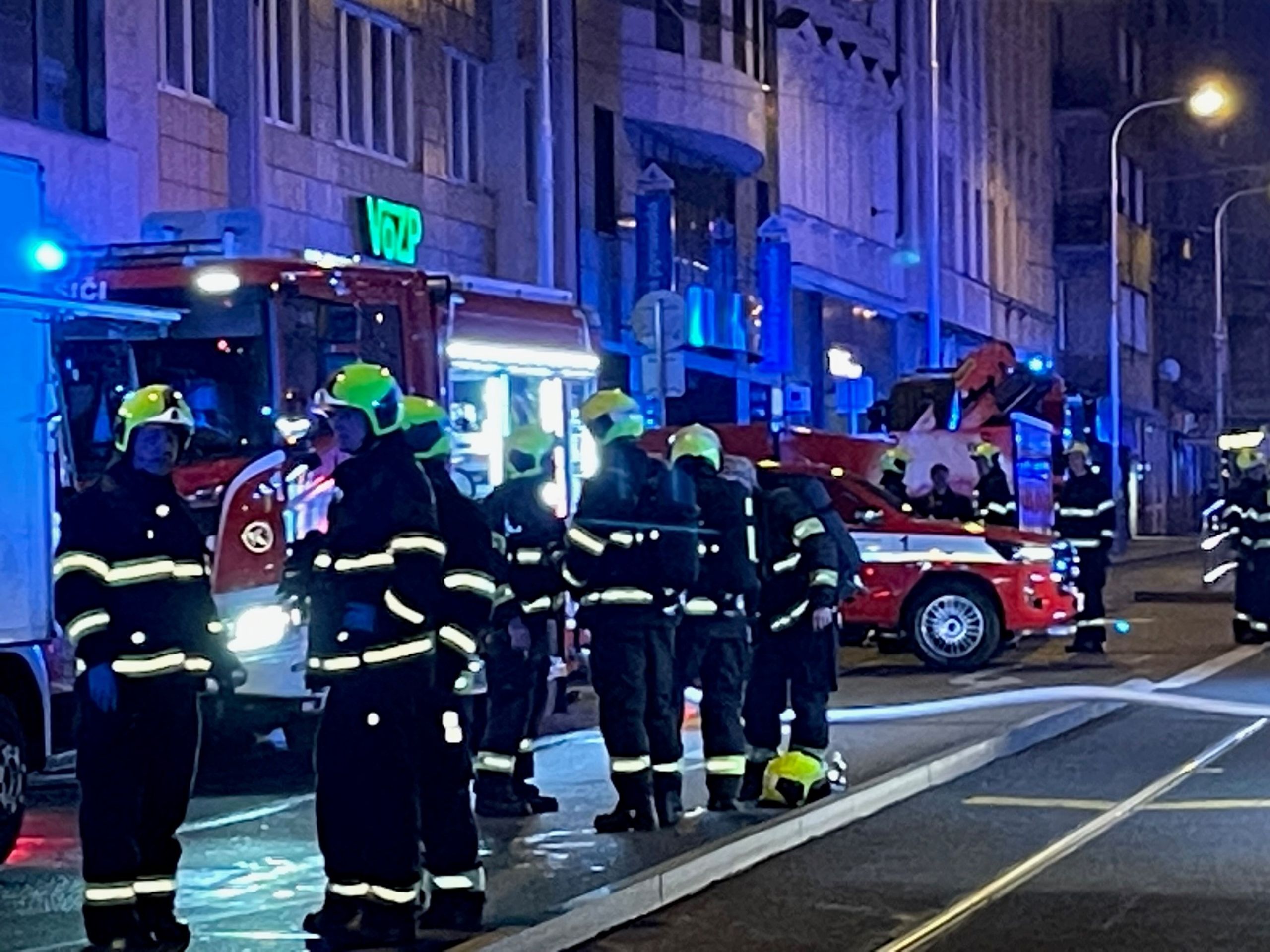Požár elektromobilu v Praze - Požár elektromobilu v Praze (6/8)