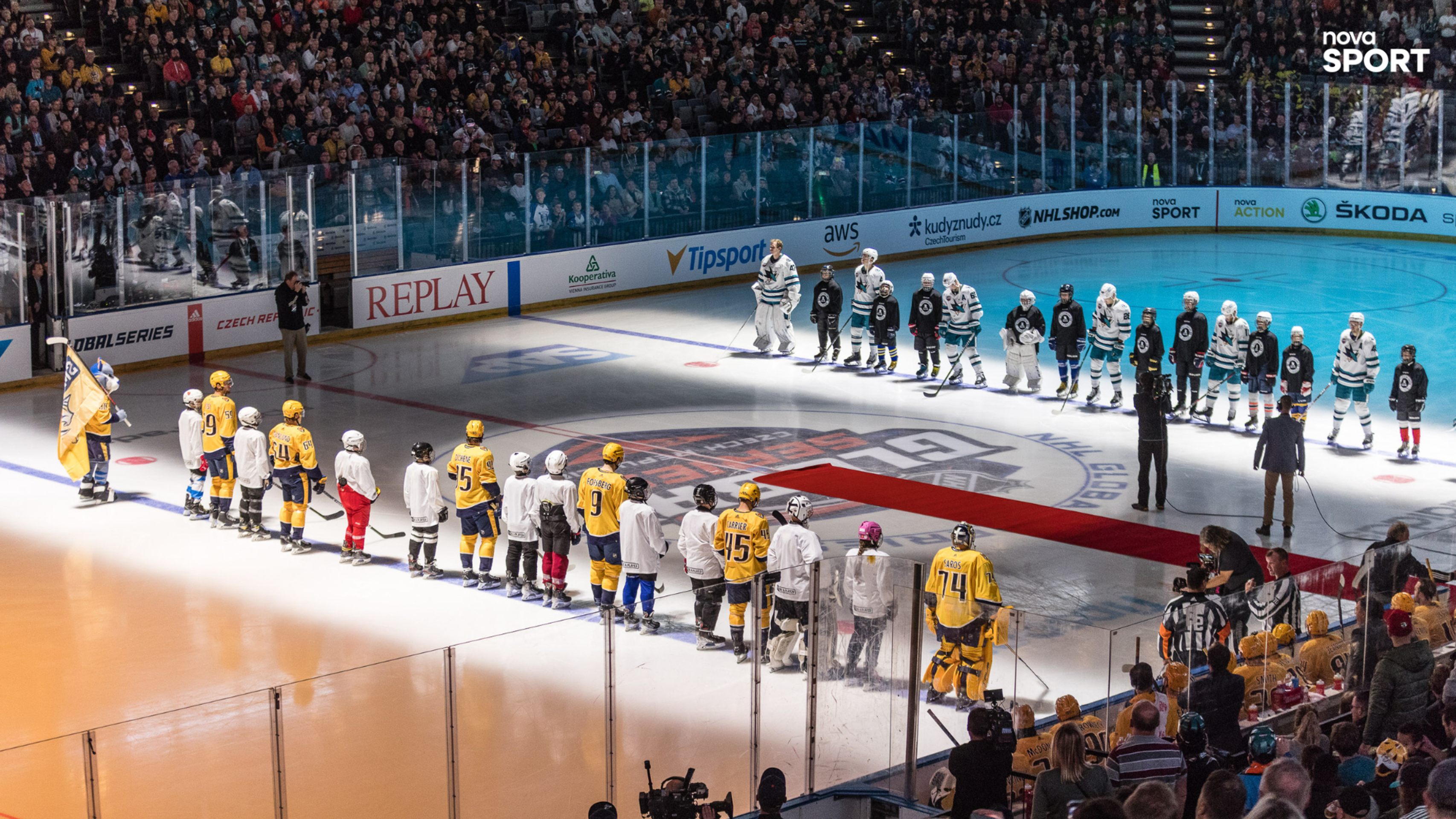 Nastoupení hráči Nashvillu a San Jose před zápasem - NHL v Praze (6/10)