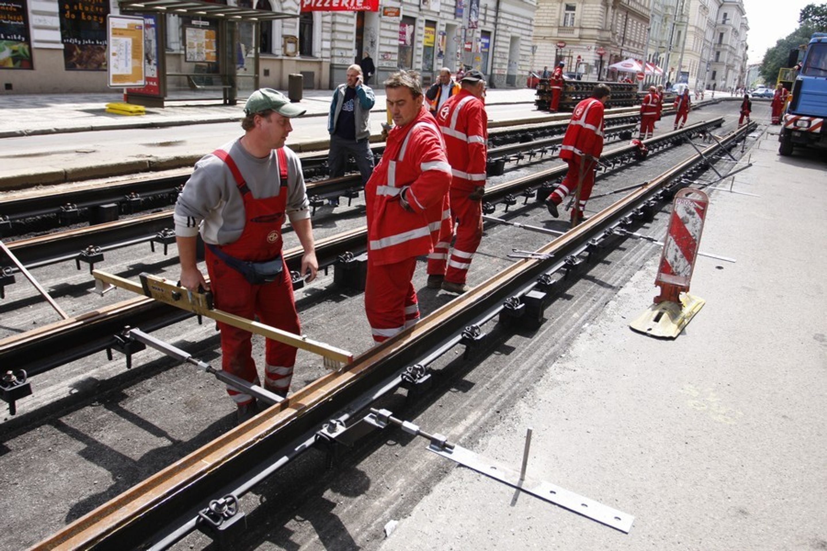 Výluka tramvajové trati-6 - GALERIE: tramvajaci (8/9)