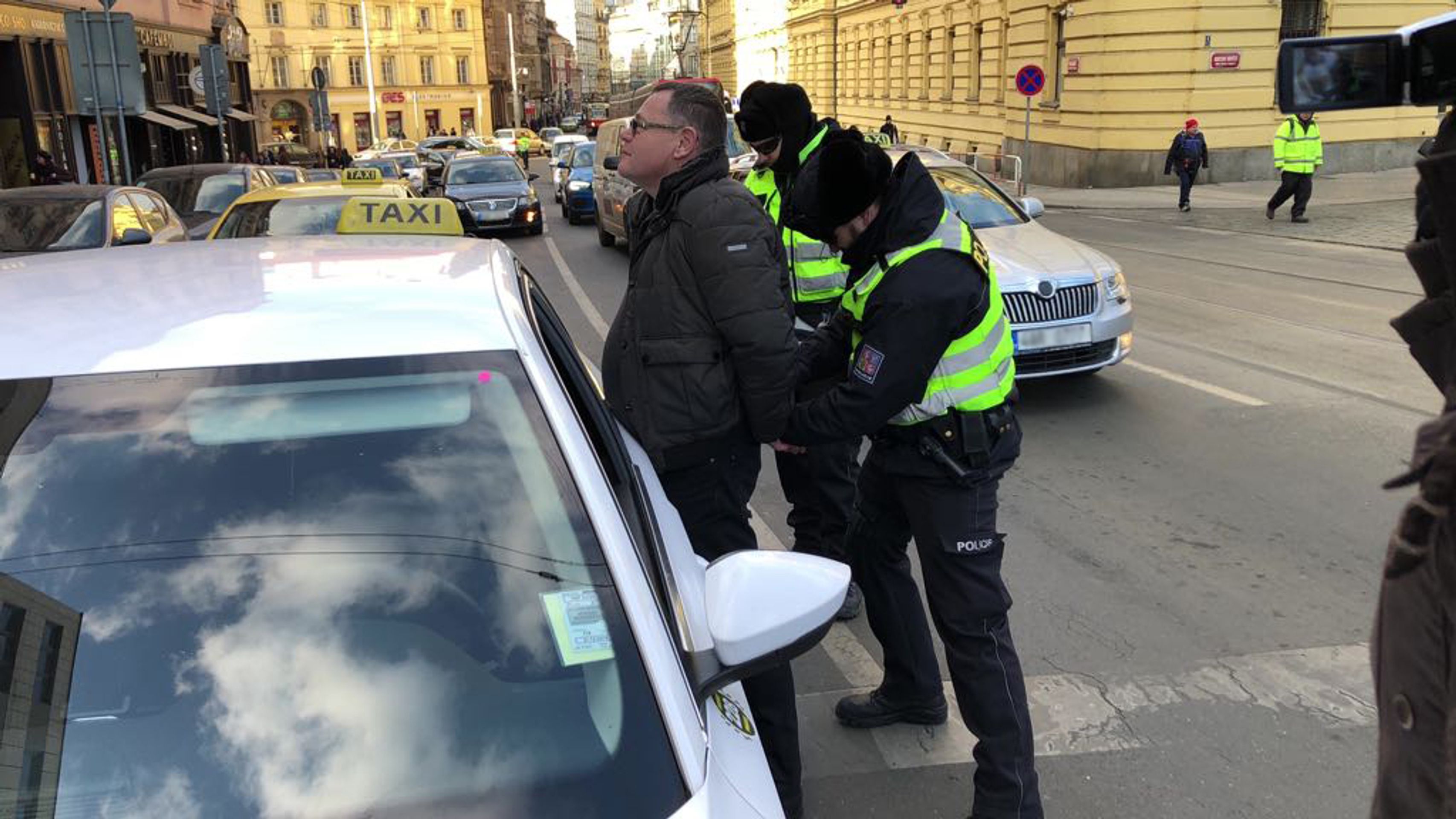 Stávka taxikářů v Lazarské ulici v Praze - 4 - GALERIE: Stávka taxikářů v Lazarské ulici v Praze (4/7)