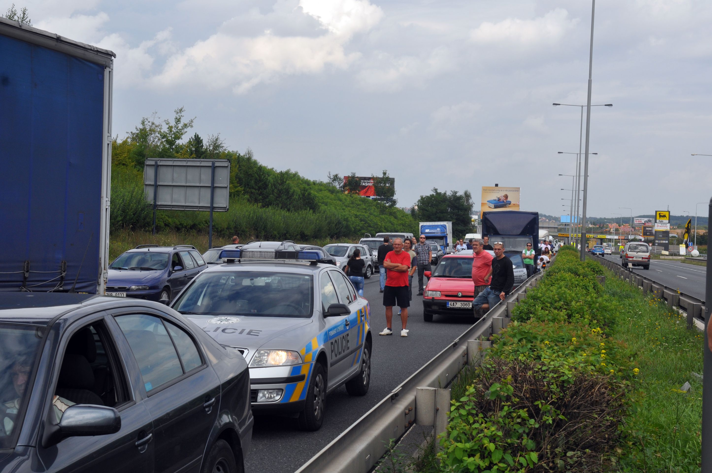 Jižní spojka kolabuje! Dopravu zastavila hromadná nehoda - 5 - GALERIE: Nehoda na Jižní spojce (5/8)