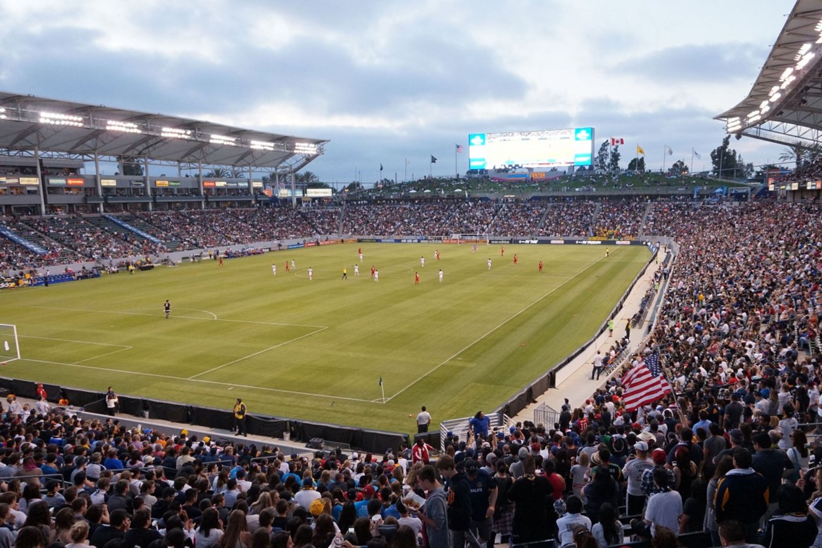 Los Angeles Galaxy - Galerie: Gerrarda vítal v Los Angeles zaplněný stadion (4/5)