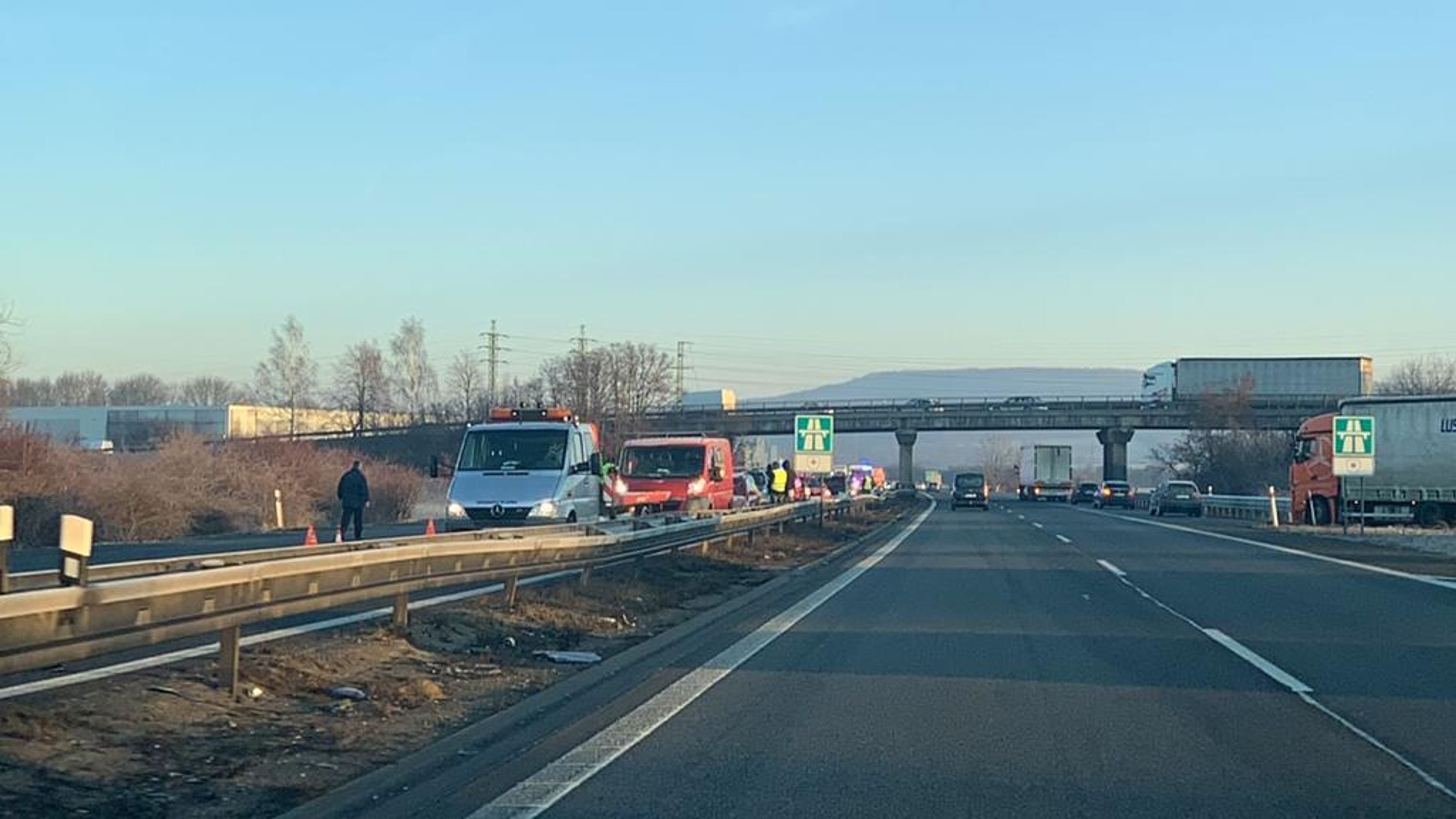 Hromadná nehoda sedmi aut u Mladé Boleslavi - 5 - GALERIE: Hromadná nehoda na D10 u Mladé Boleslavi (6/10)