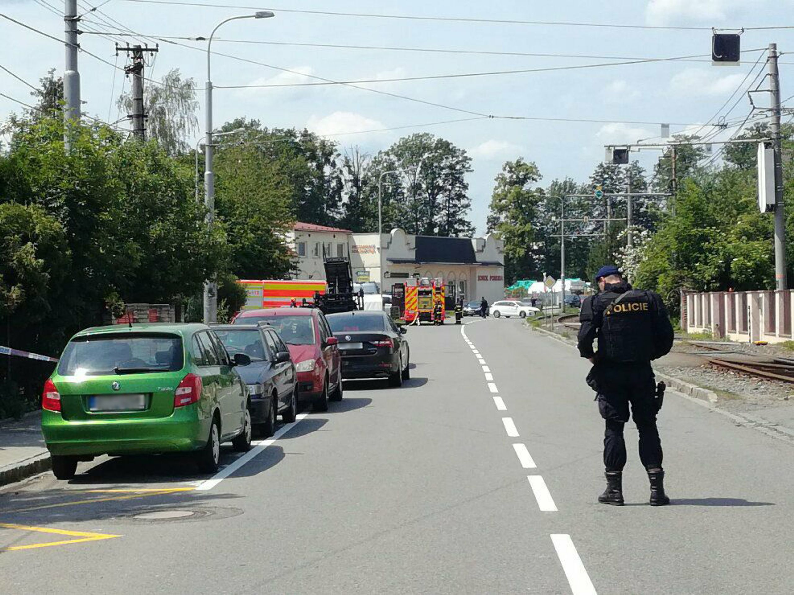 Muž se zabarikádoval v bytě - 3 - GALERIE: Muž se zabarikádoval v bytě (3/7)