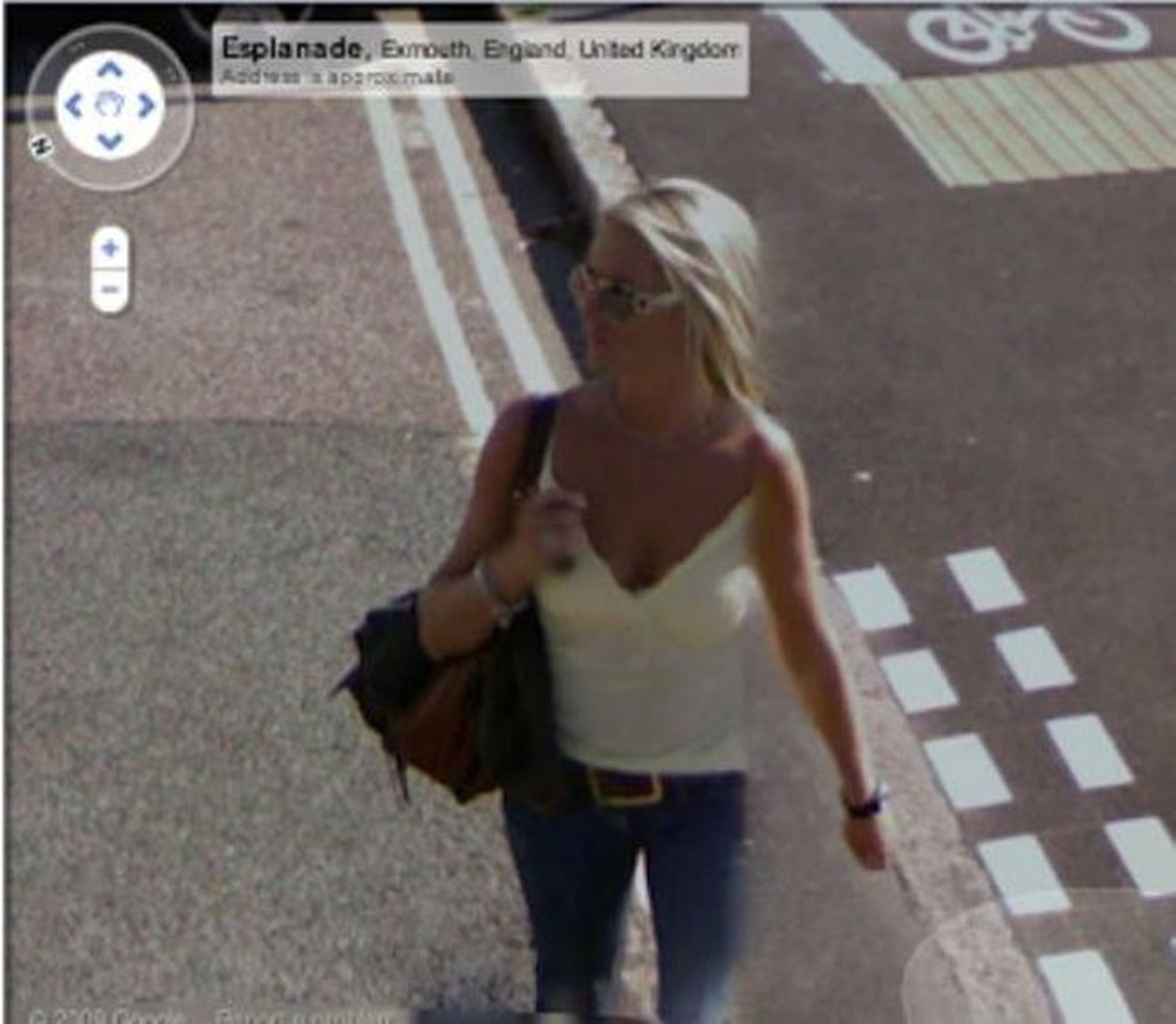 Holky z Google street view - 25 - GALERIE: Holky z Google Street View (25/27)