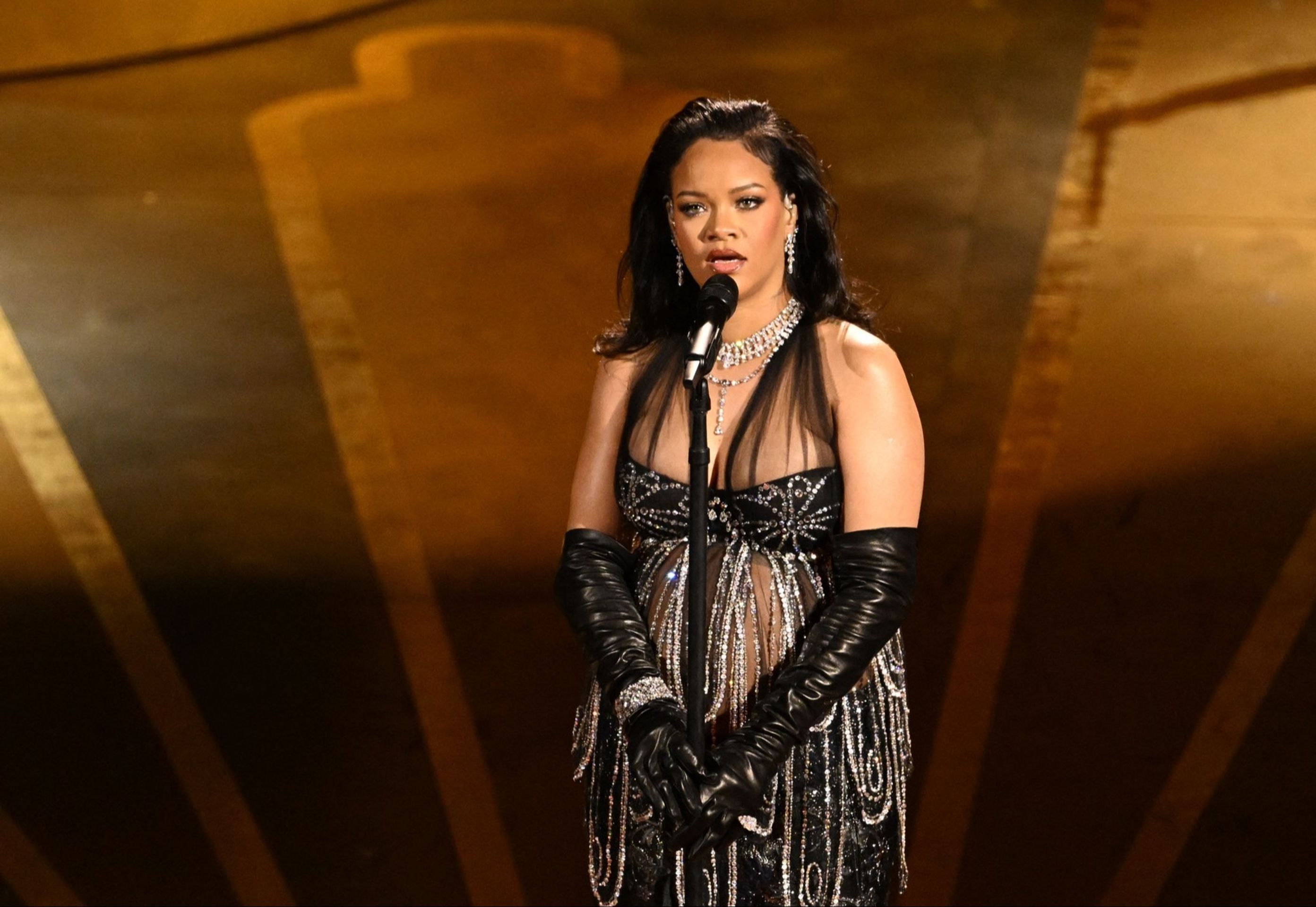 Rihanna na Oscarech 2023 - Rihanna (6/12)