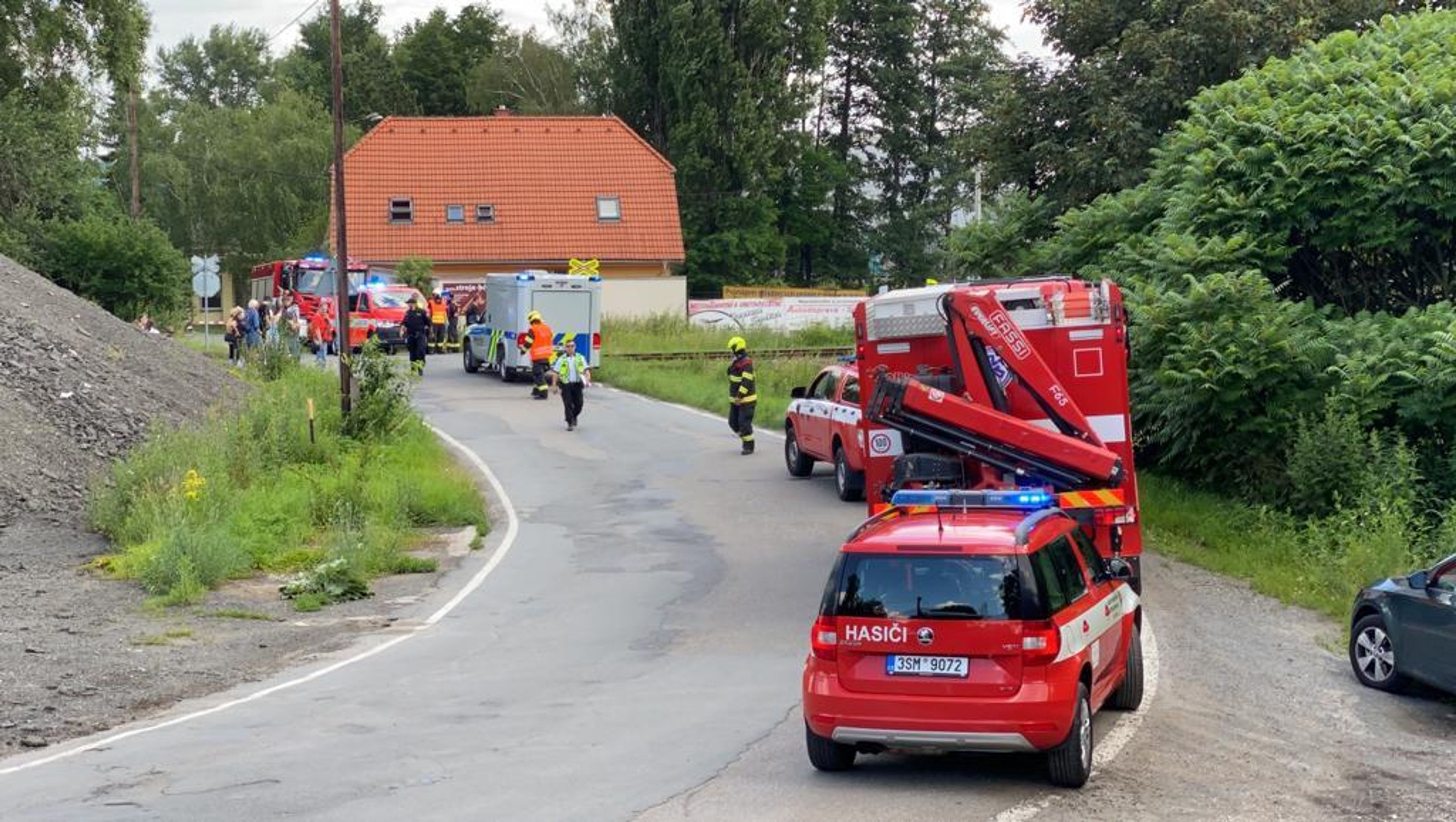 Smrtelná nehoda na vlakovém přejezdu - 2 - GALERIE: Smrtelná nehoda na vlakovém přejezdu (2/5)